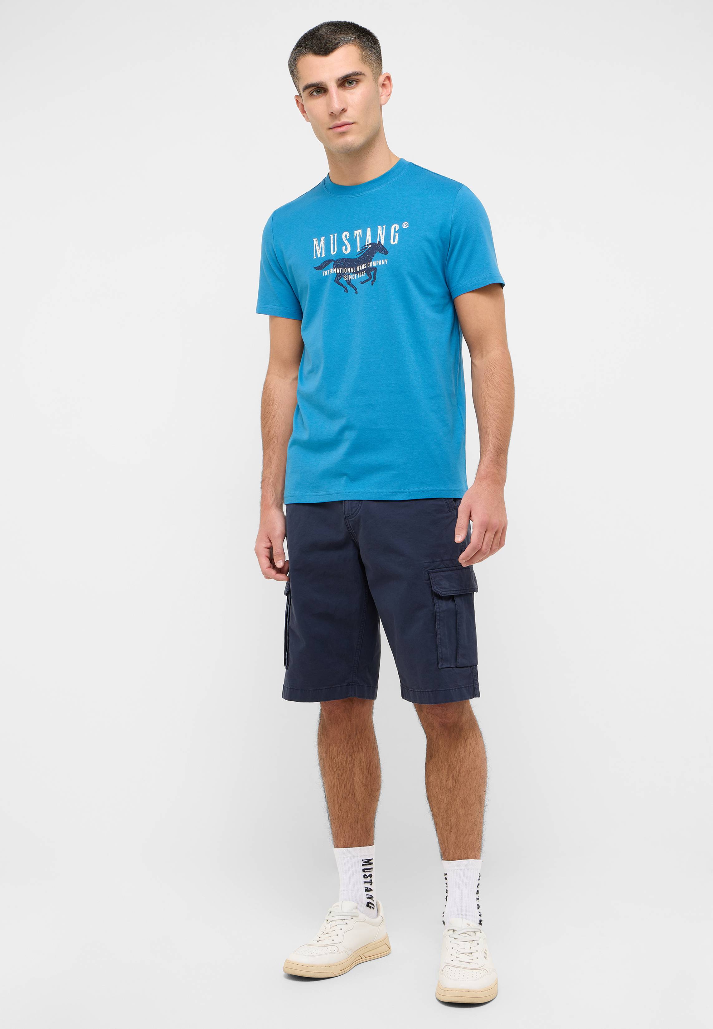 Bekleidung, Kurze Hosen, T-shirt, Person, Strandmode