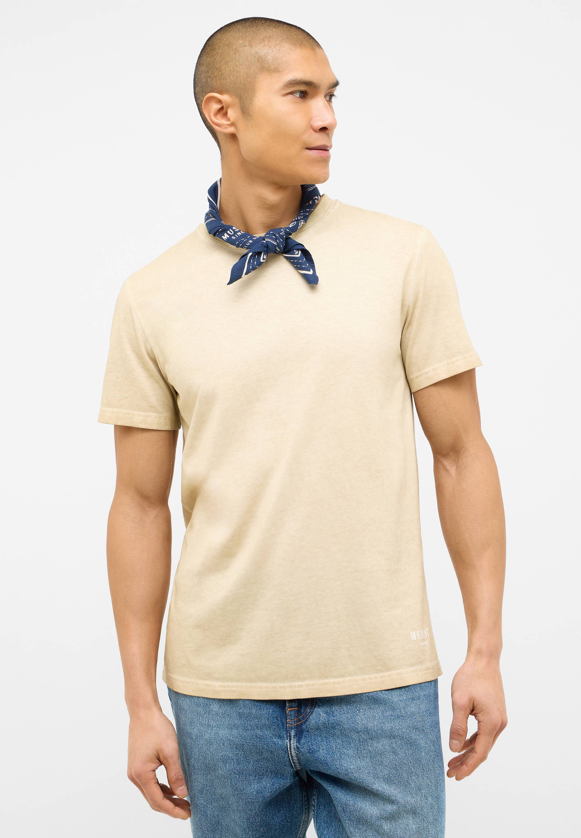 T-shirt, Hemd, Krawatte, Mann, Person
