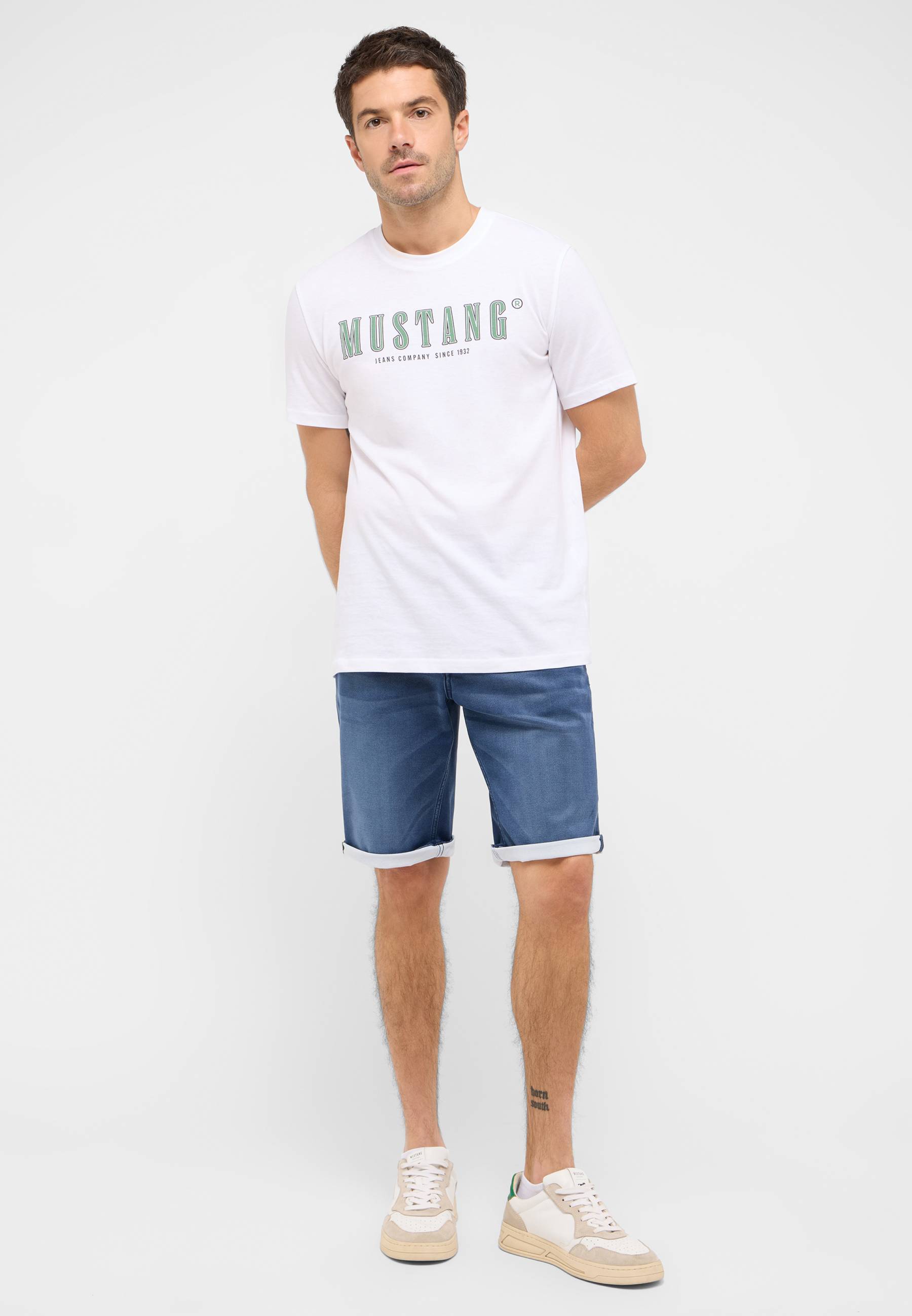 Kurze Hose, T-shirt, Erwachsener, Mann, Person