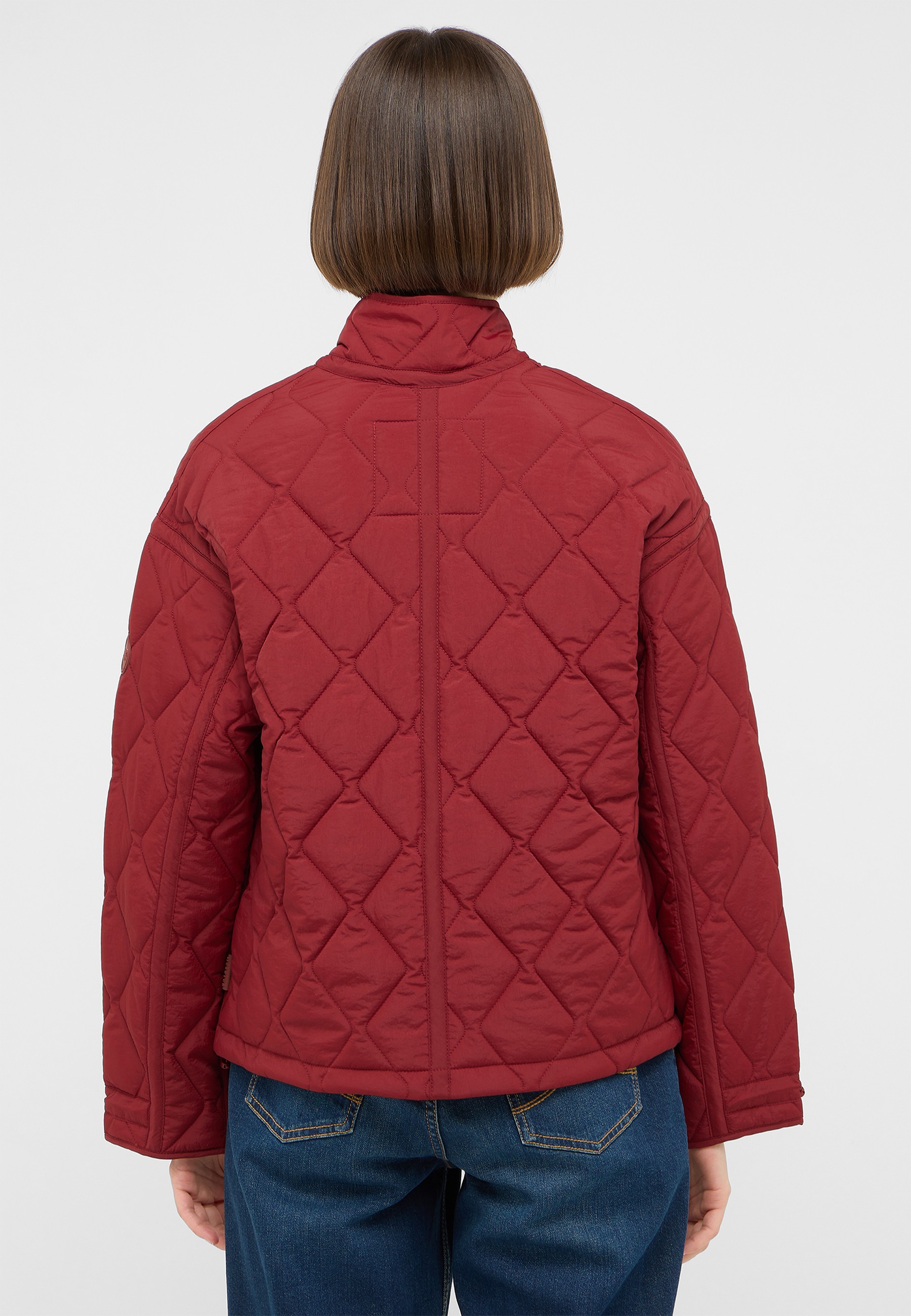 Quiltierte Jacke, rote Jacke, gepolstert, Diamant-Quilt, Rückansicht