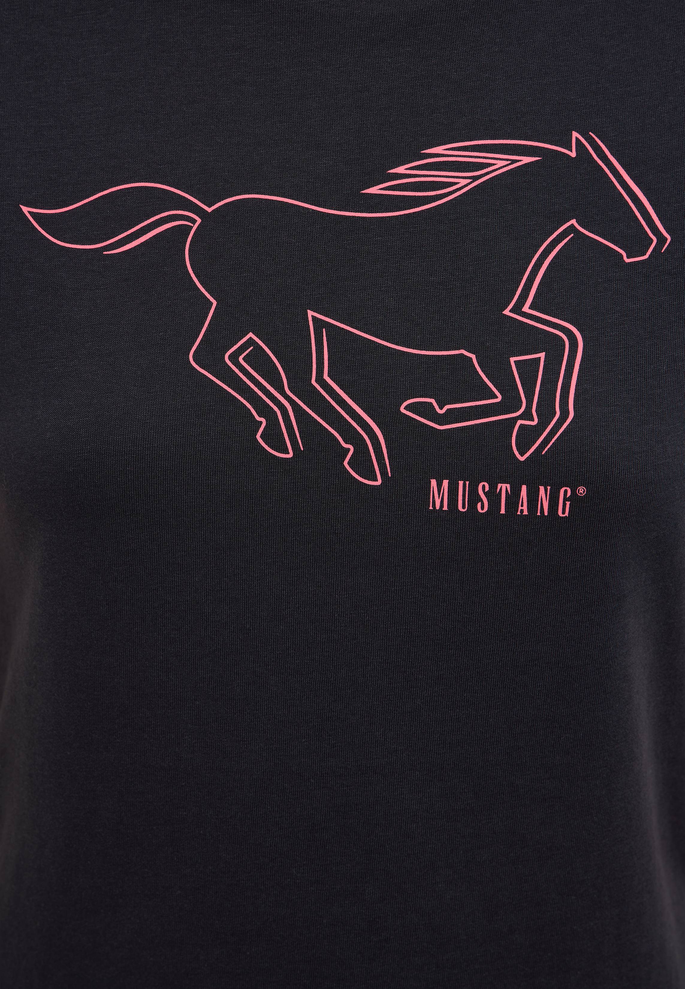 Bekleidung, T-shirt, Langarm, Ärmel, Tafel