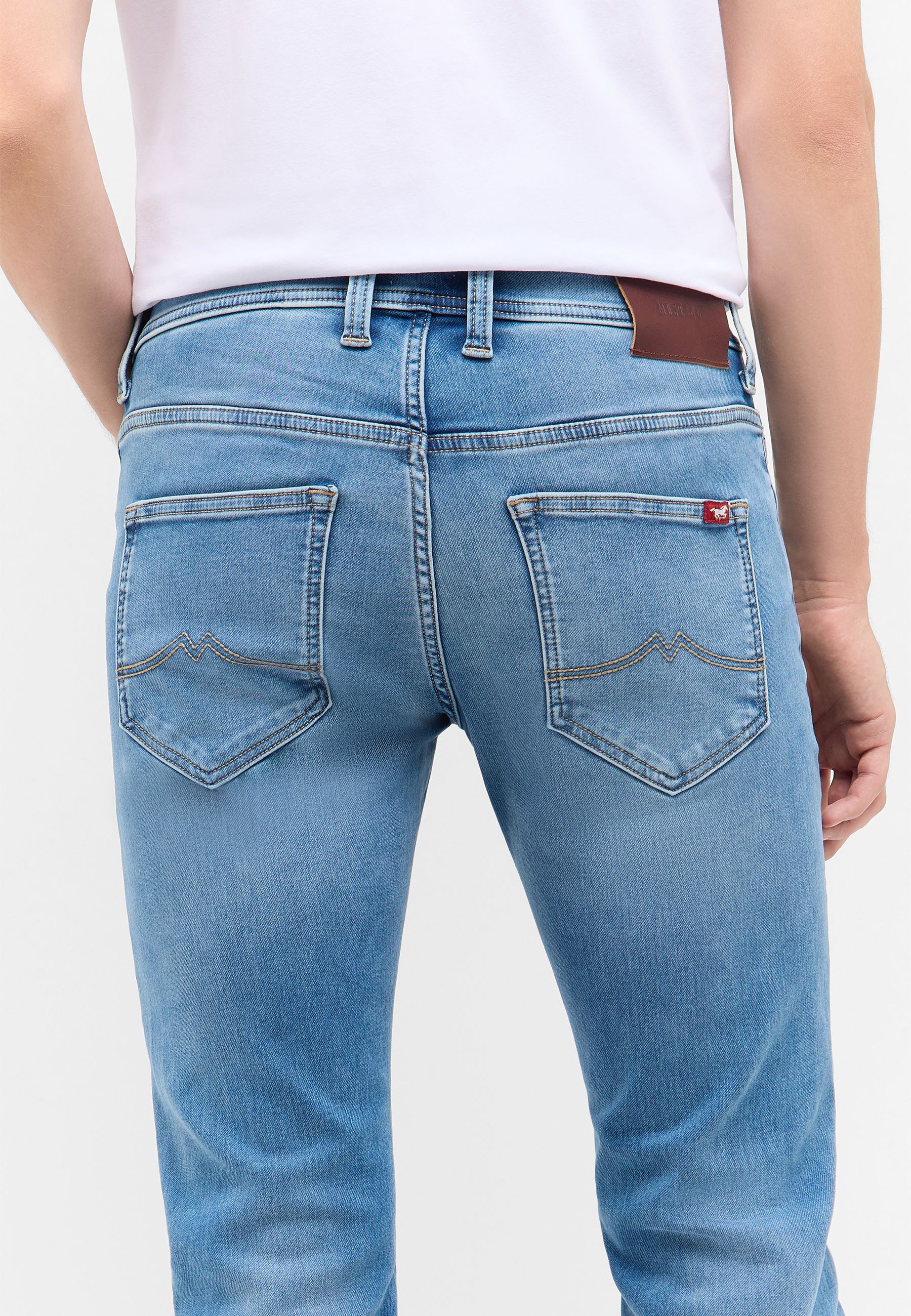 jeans, back pockets, blue denim, Gürtelhalter, Lederpatch