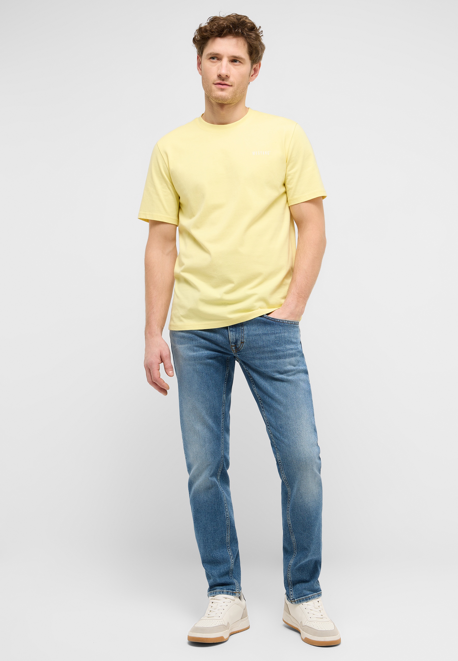 Tee, Kurzarm, Gelb, Jeans?, Sneaker