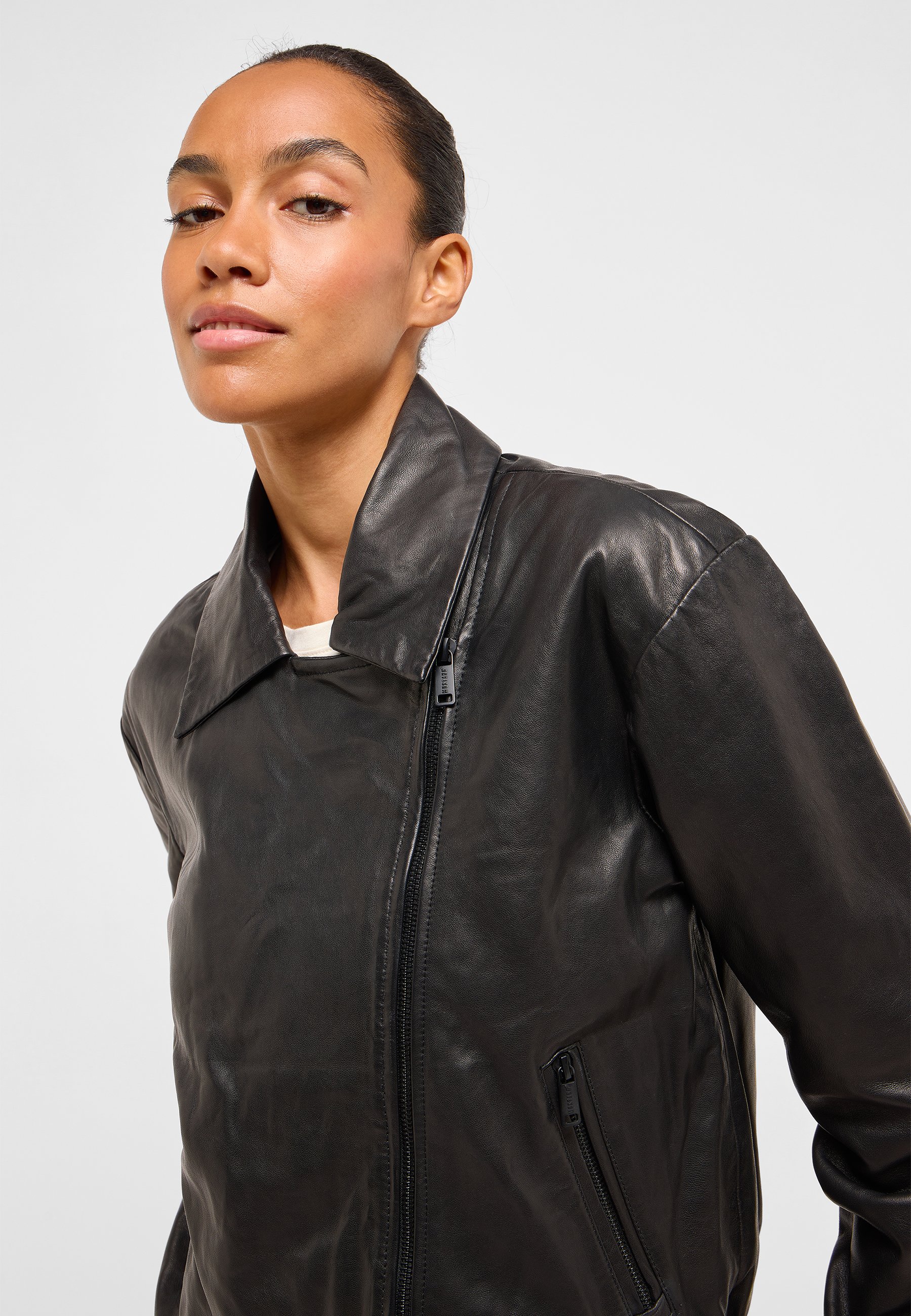 Bekleidung, Mantel, Jacke, Person, Lederjacke