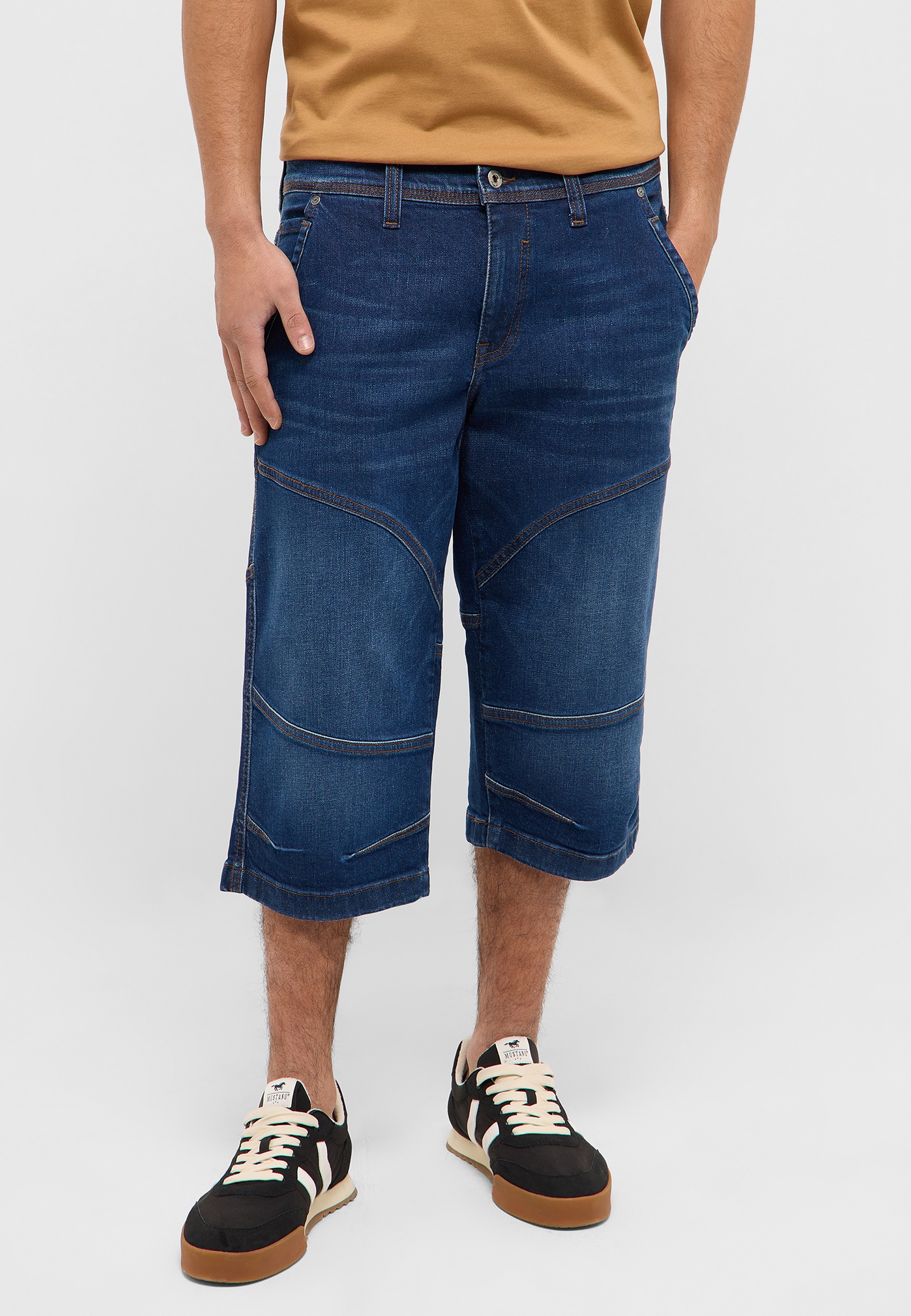 Hosen, Kurze Hosen, Jeanshose, Schuh, Person