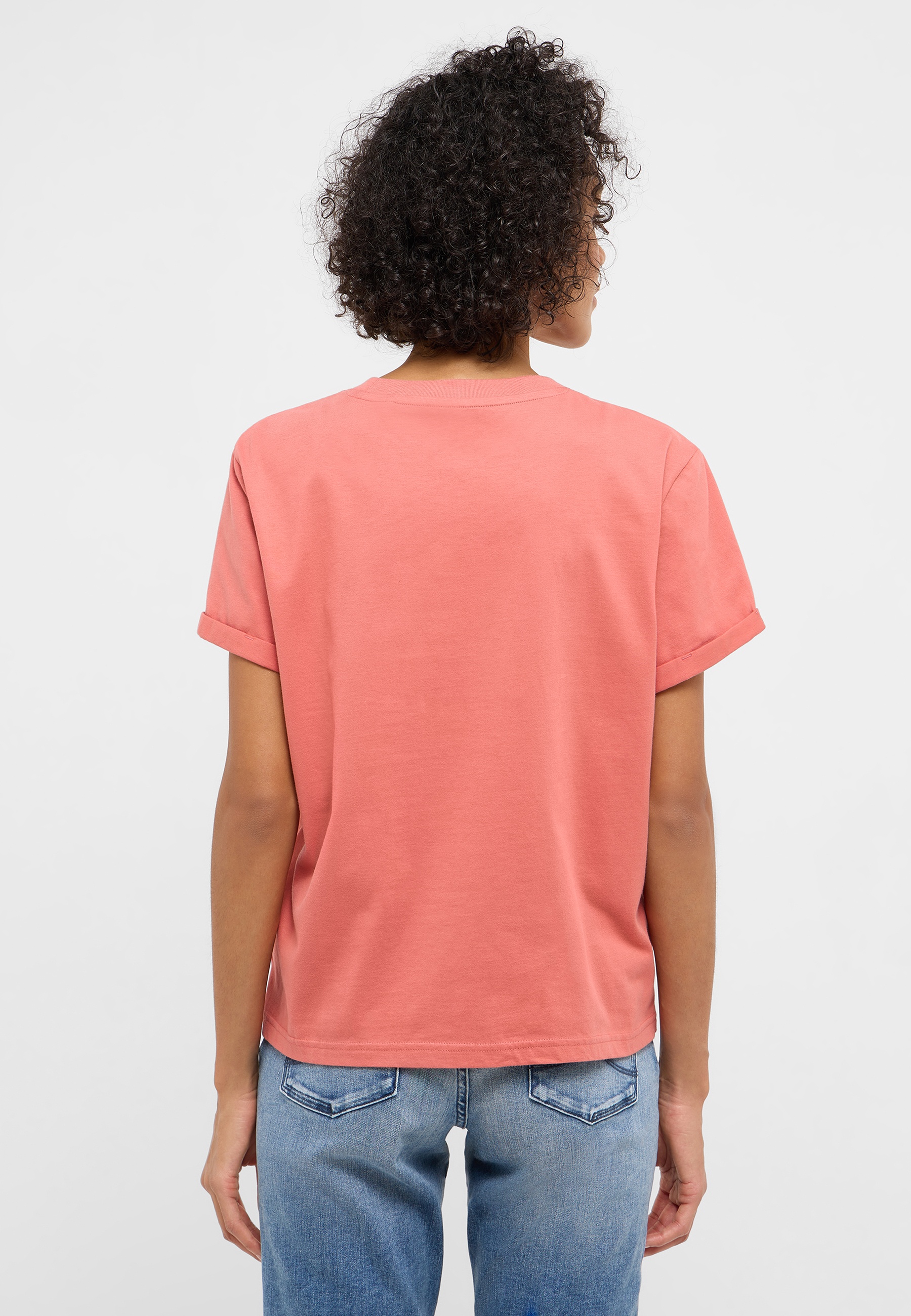 Bekleidung, T-shirt, Jeans, Person, Ärmel