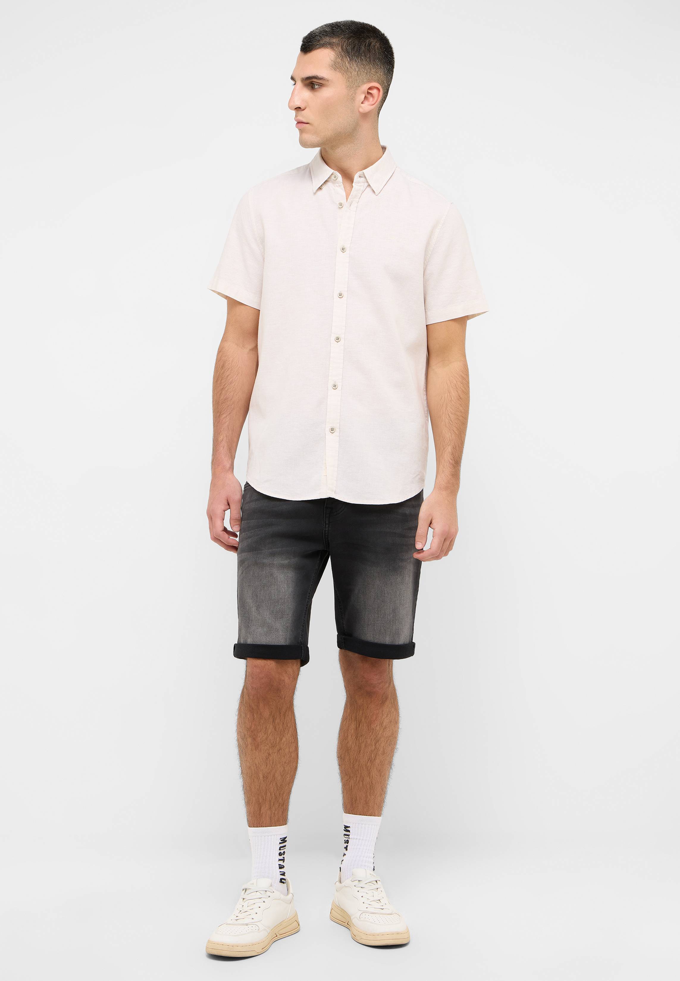 Bekleidung, Kurze Hosen, Hemd, Person