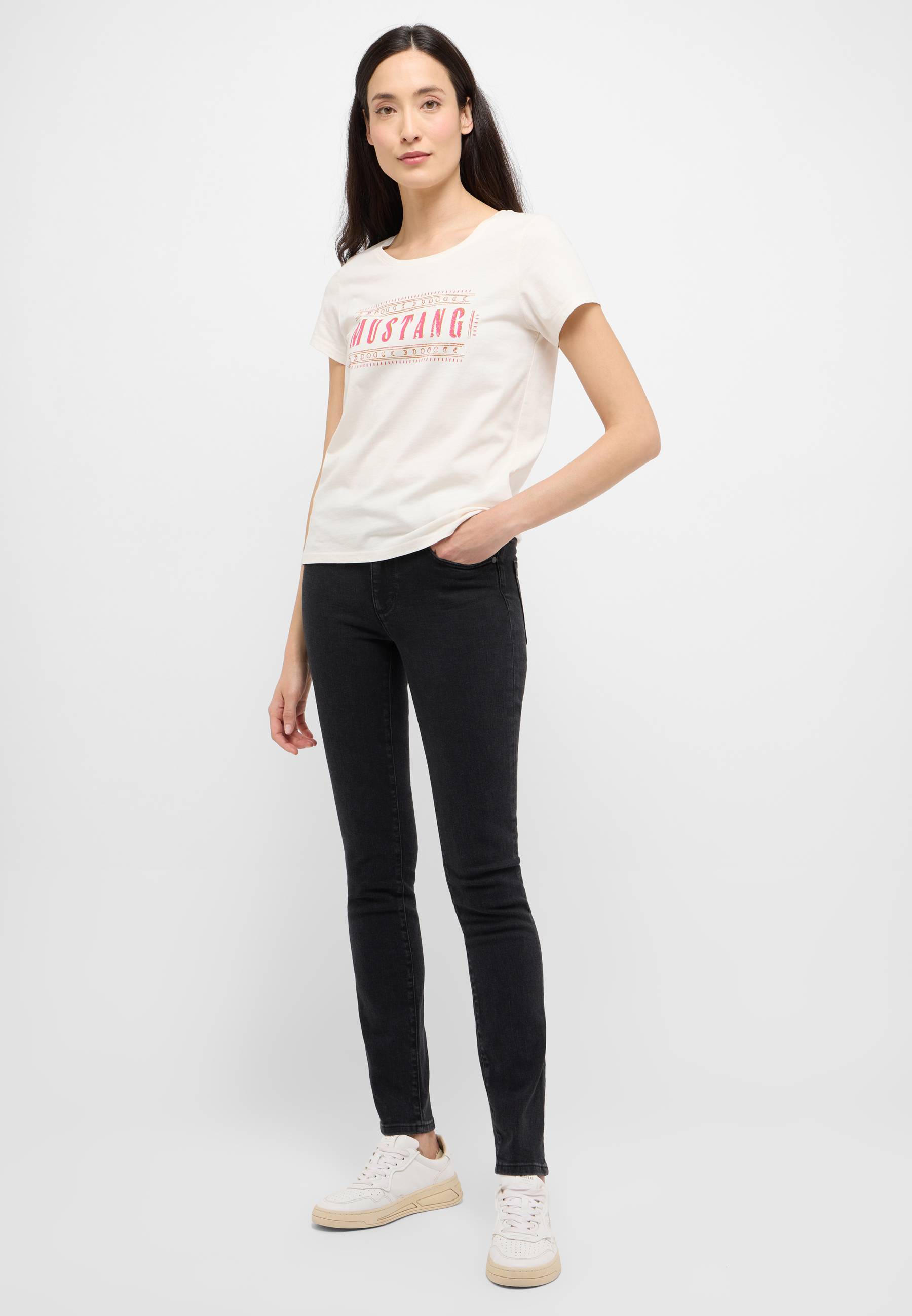 Hosen, T-shirt, Mädchen, Person, Jugendlich