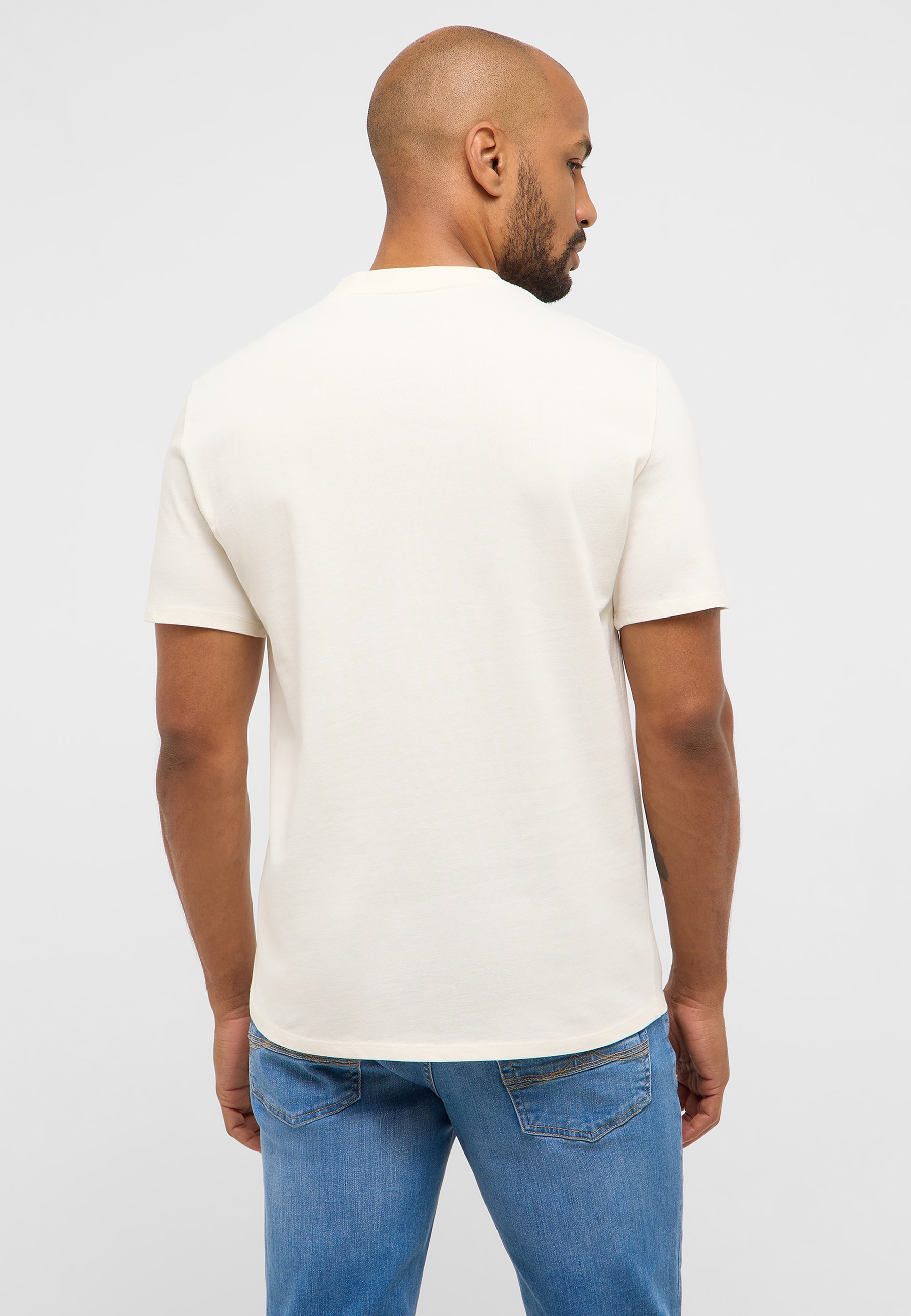 T-shirt, Jeans, Erwachsener, Mann, Person