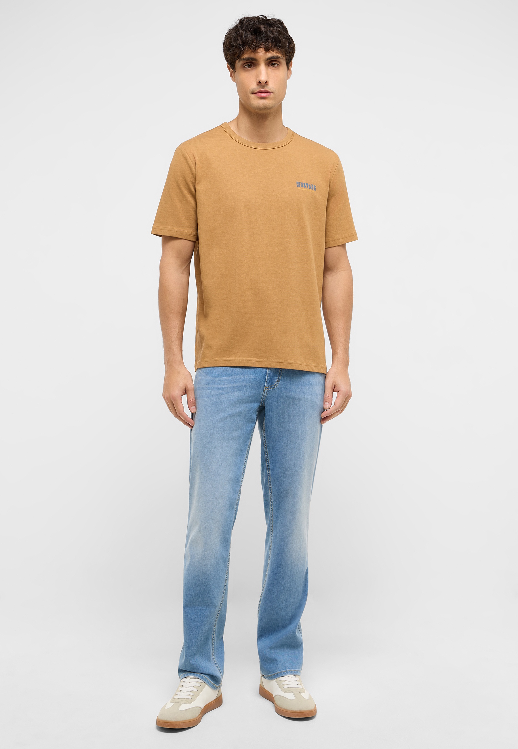 T-shirt, Hosen, Person, Stehend, Jeanshose