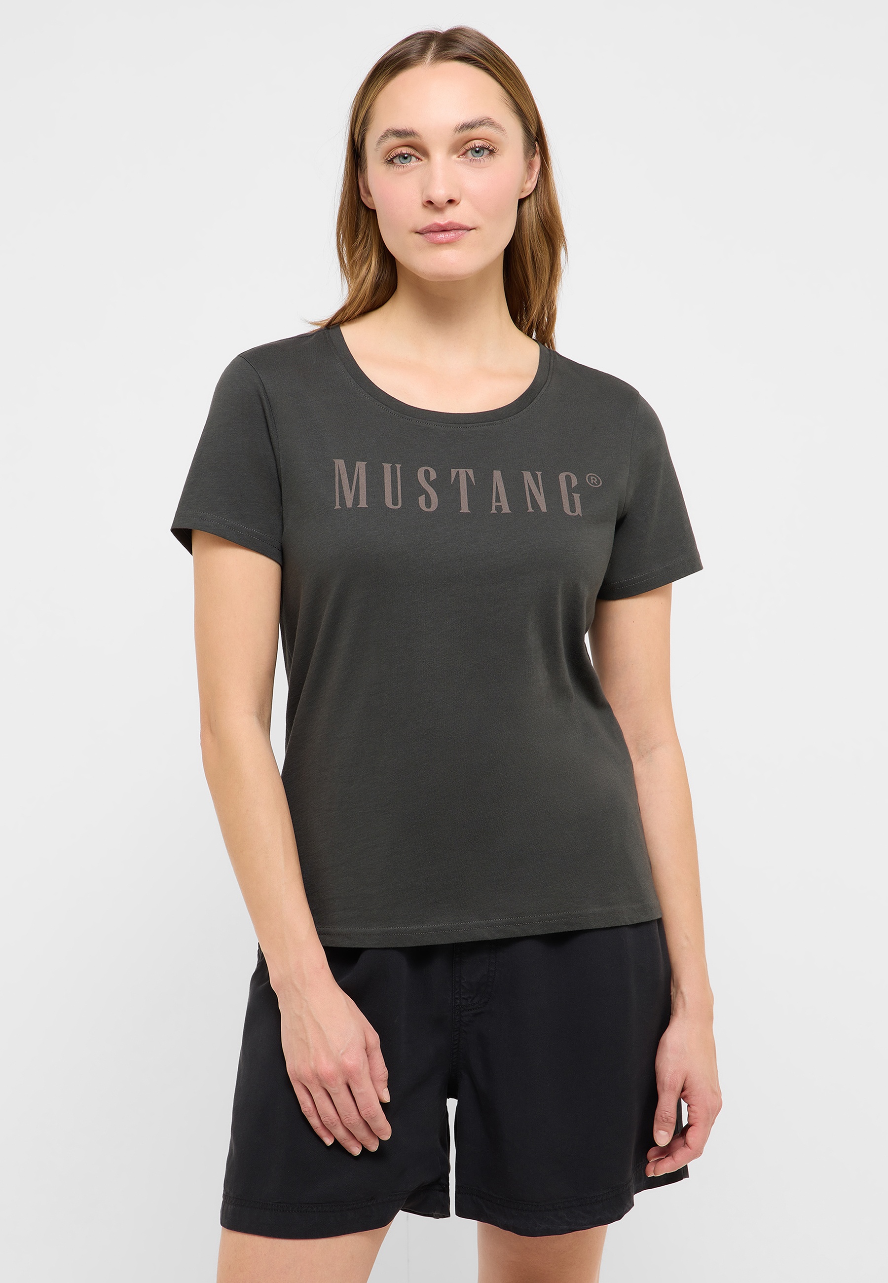 T-shirt, Kurze Hosen, Erwachsener, Person, Frau