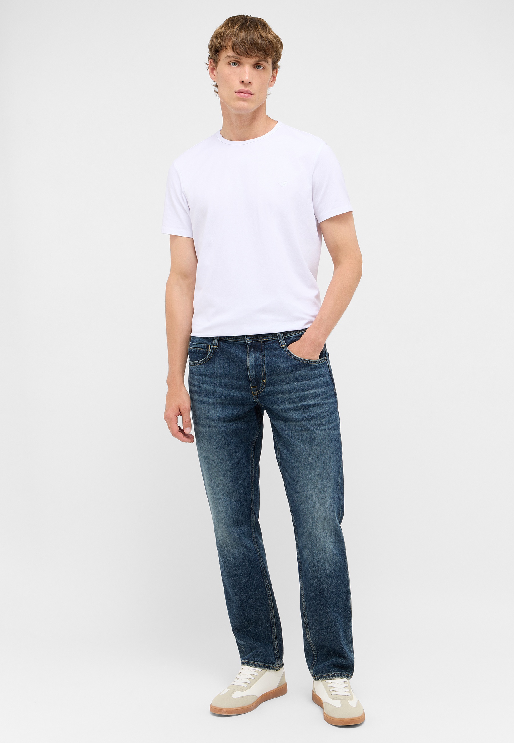 Hosen, Jeans, T-shirt, Person, Jugendlich