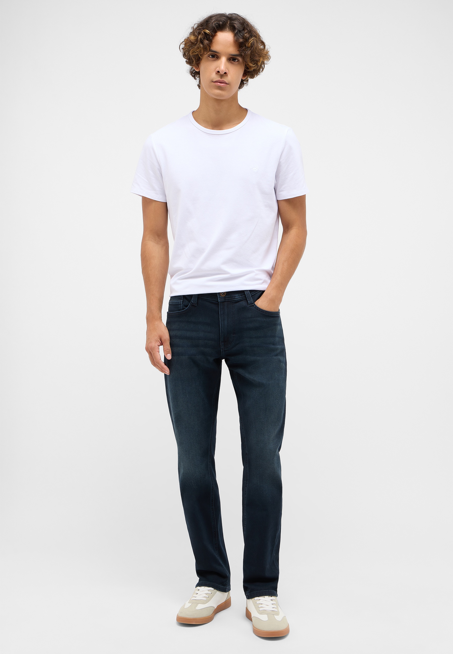 T-Shirt, Weiße, Kurzarm, Jeans, Sneaker