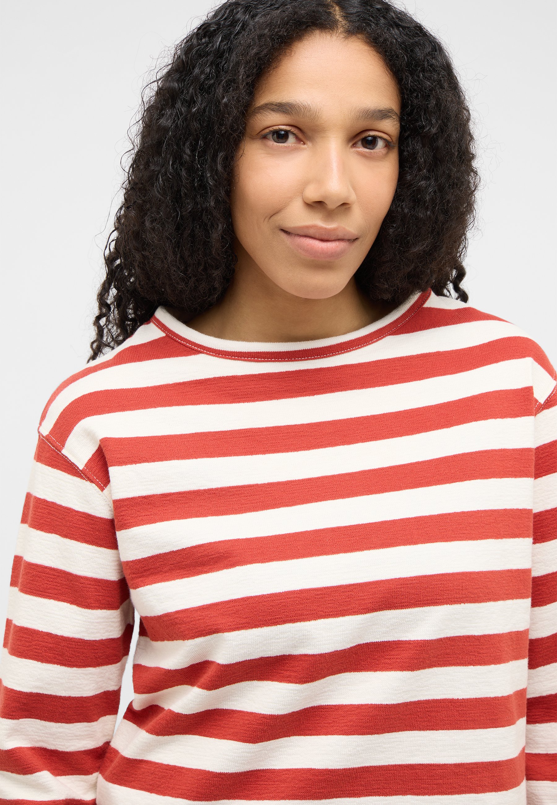 Langarm, Kopf, Person, Gesicht, Lächeln