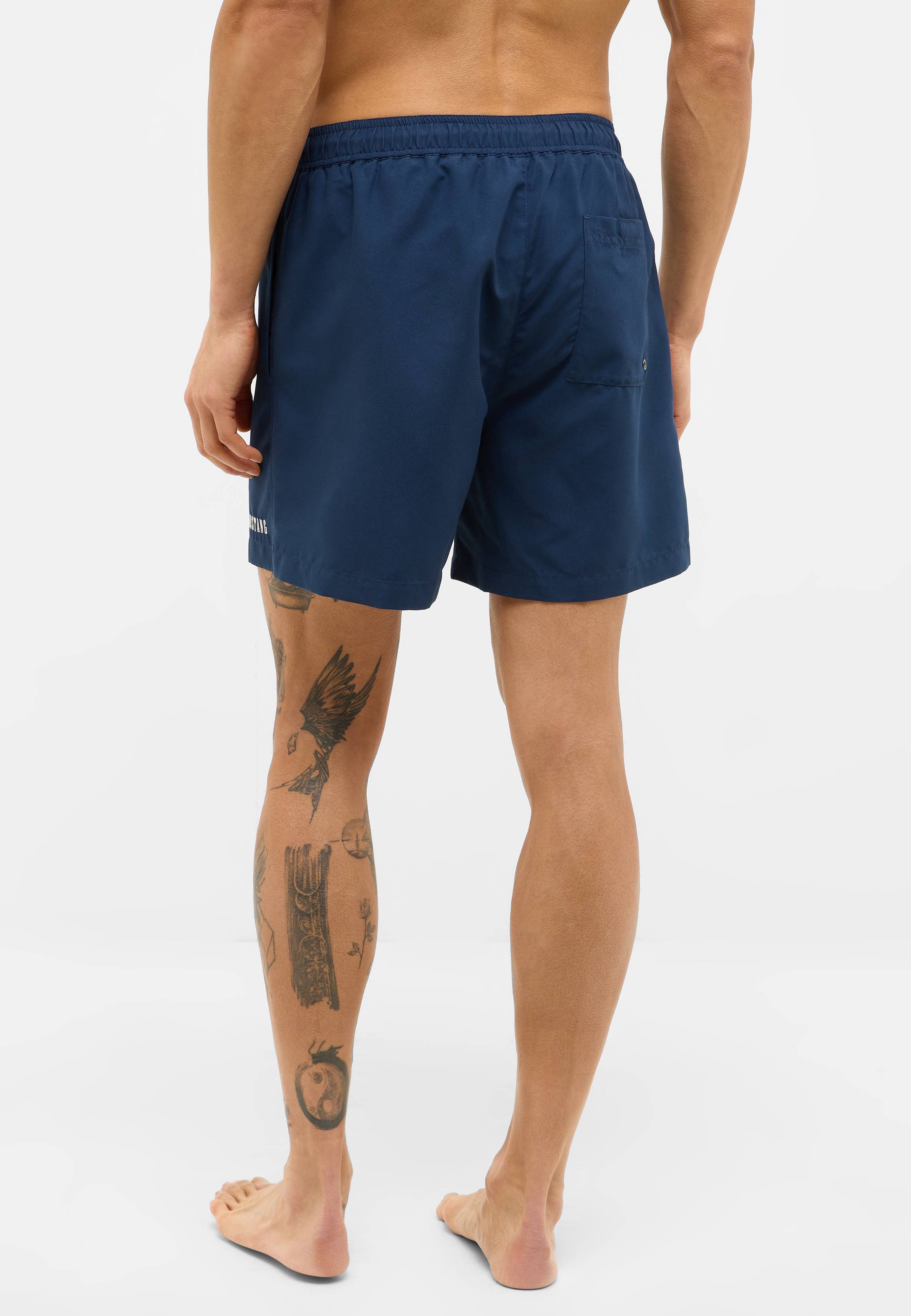 Bekleidung, Kurze Hosen, Person, Haut, Tätowierung