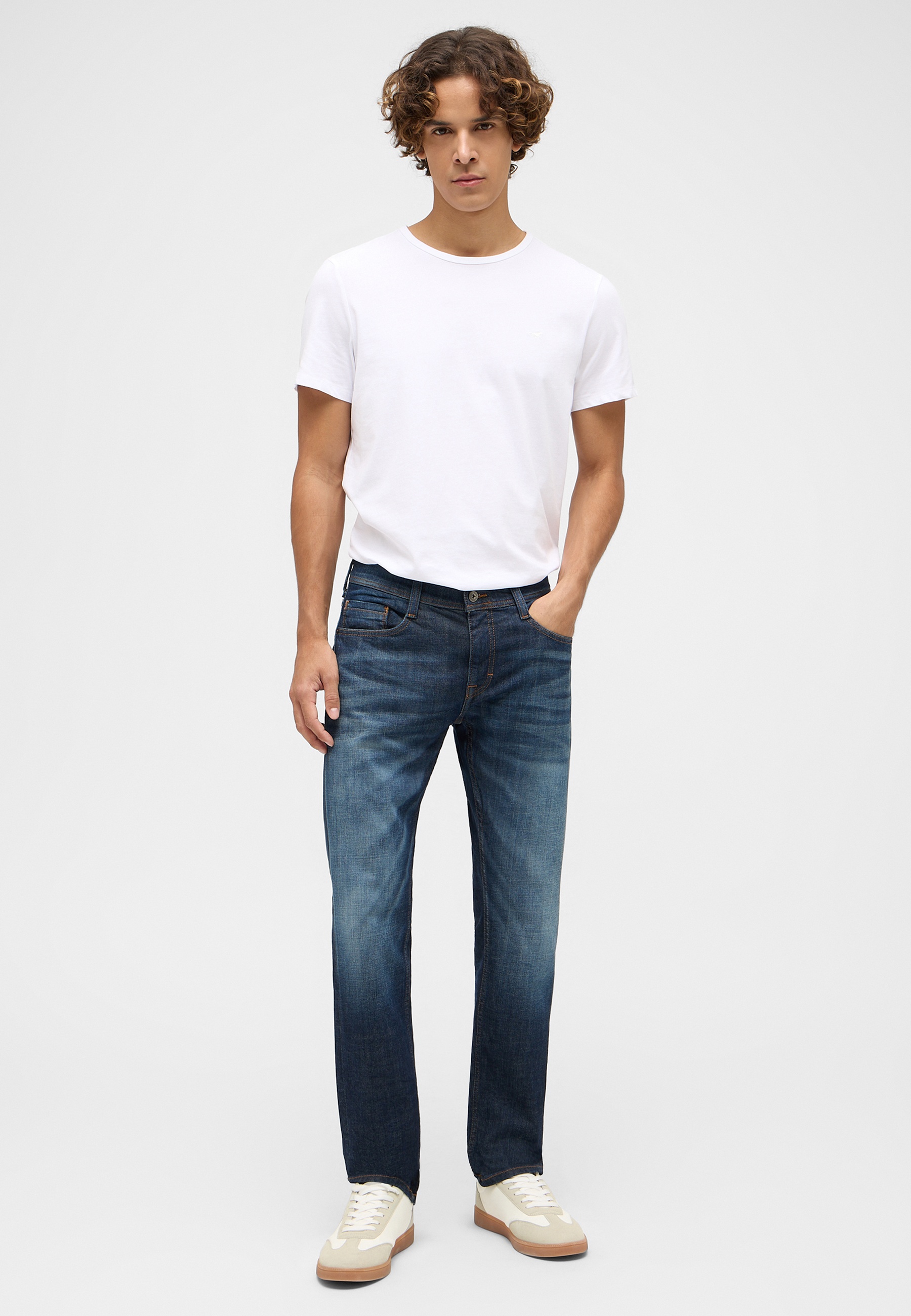 Bekleidung, Hosen, T-shirt, Jeans, Person