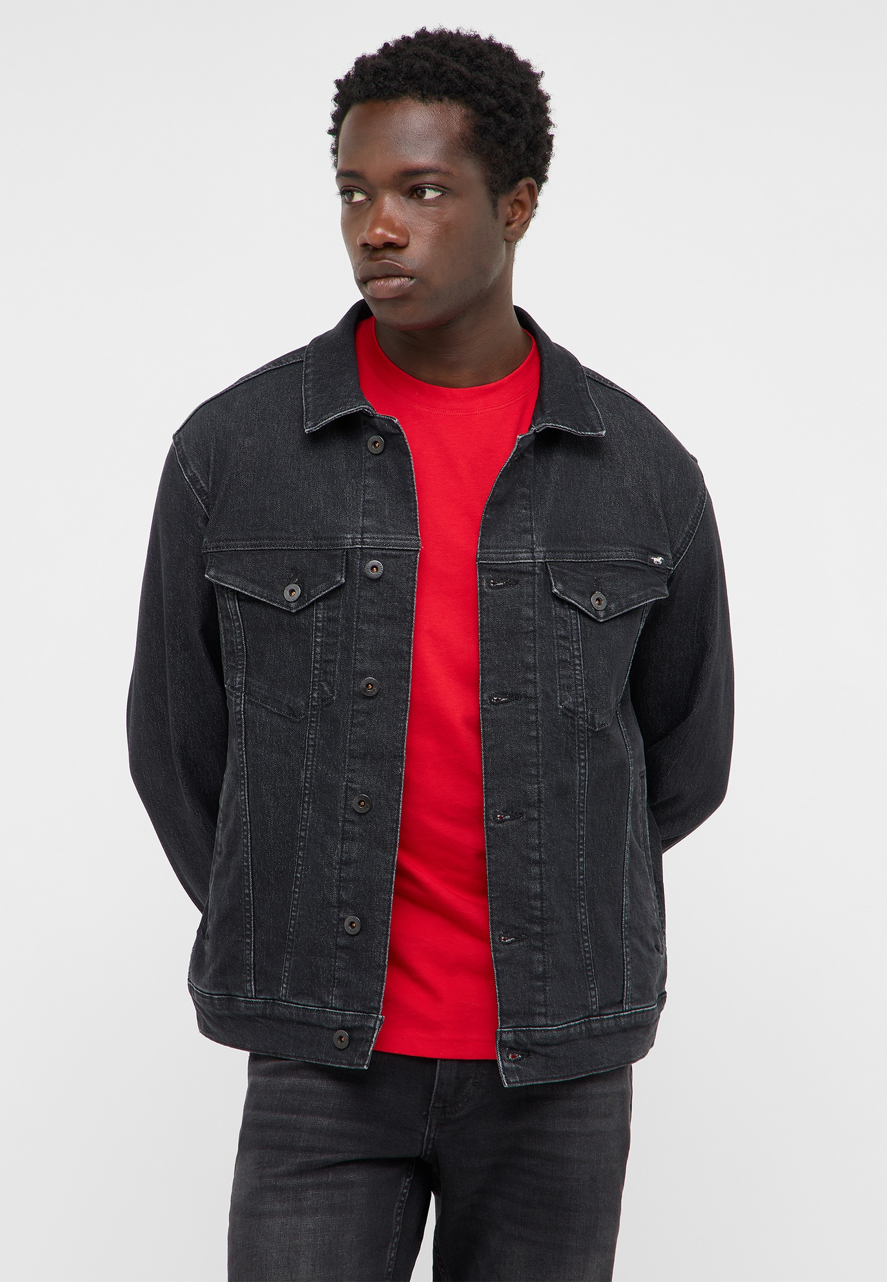 Jeansjacke, Denim, dunkel, vierfelg, roter-t-shirt