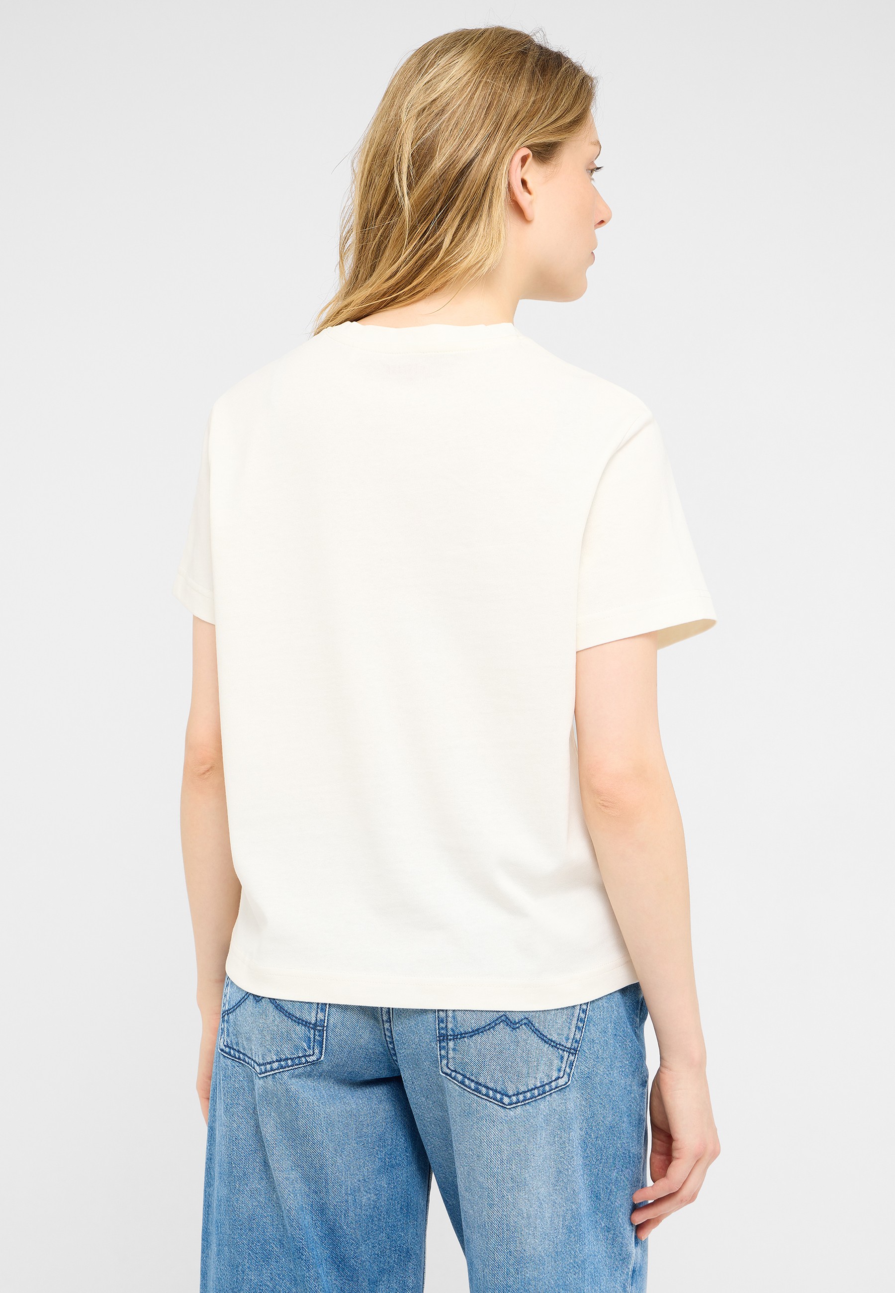 T-shirt, Bluse, Hosen, Person, Kopf