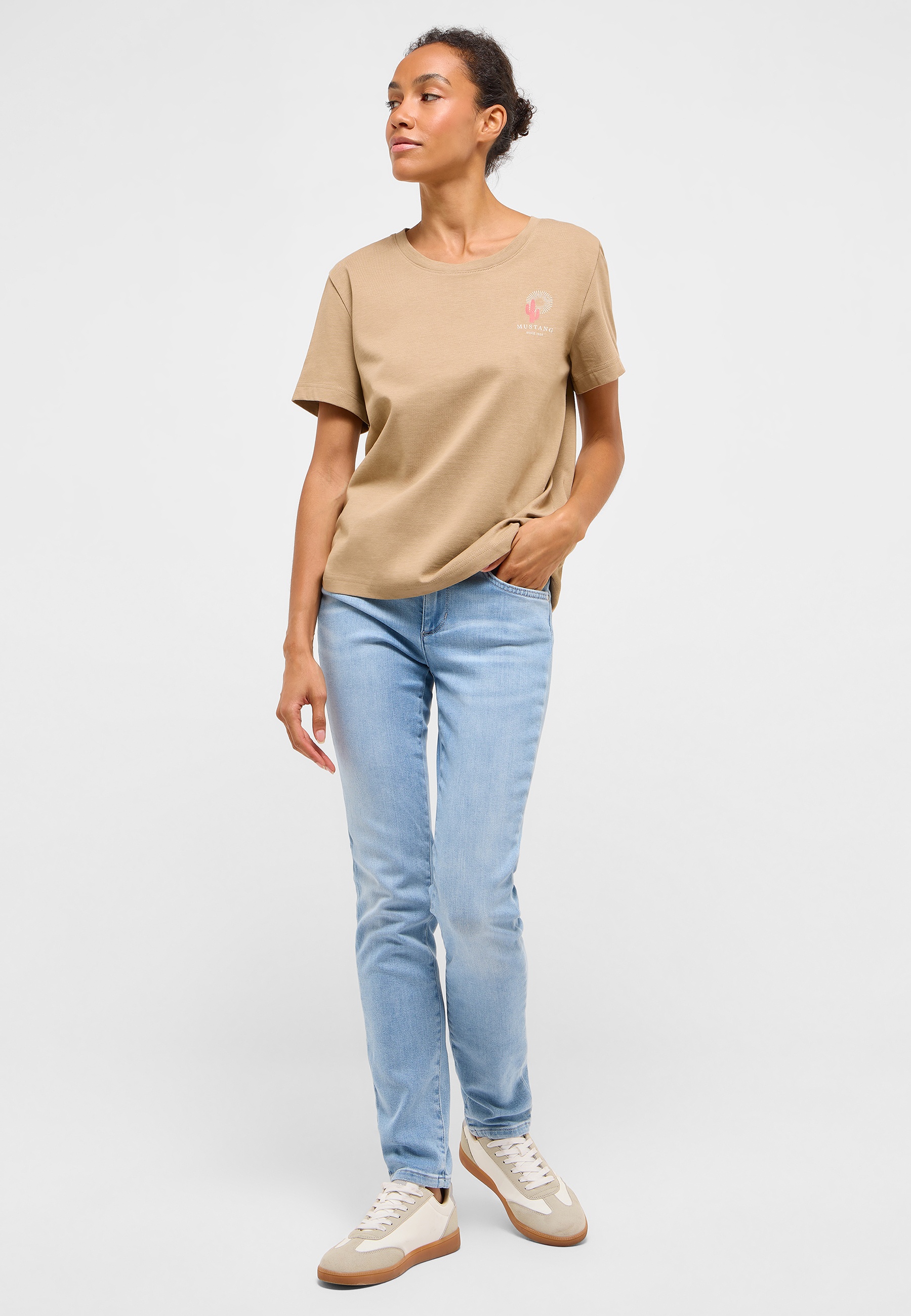 Hosen, Person, Jeans, Bluse, Khaki