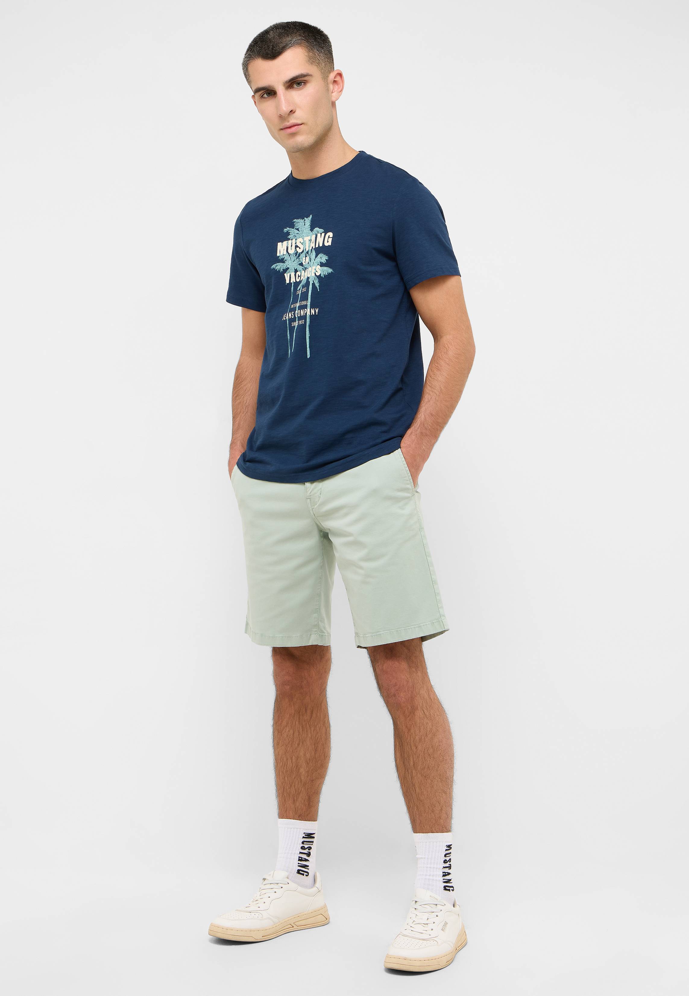 Bekleidung, Kurze Hosen, T-shirt, Person