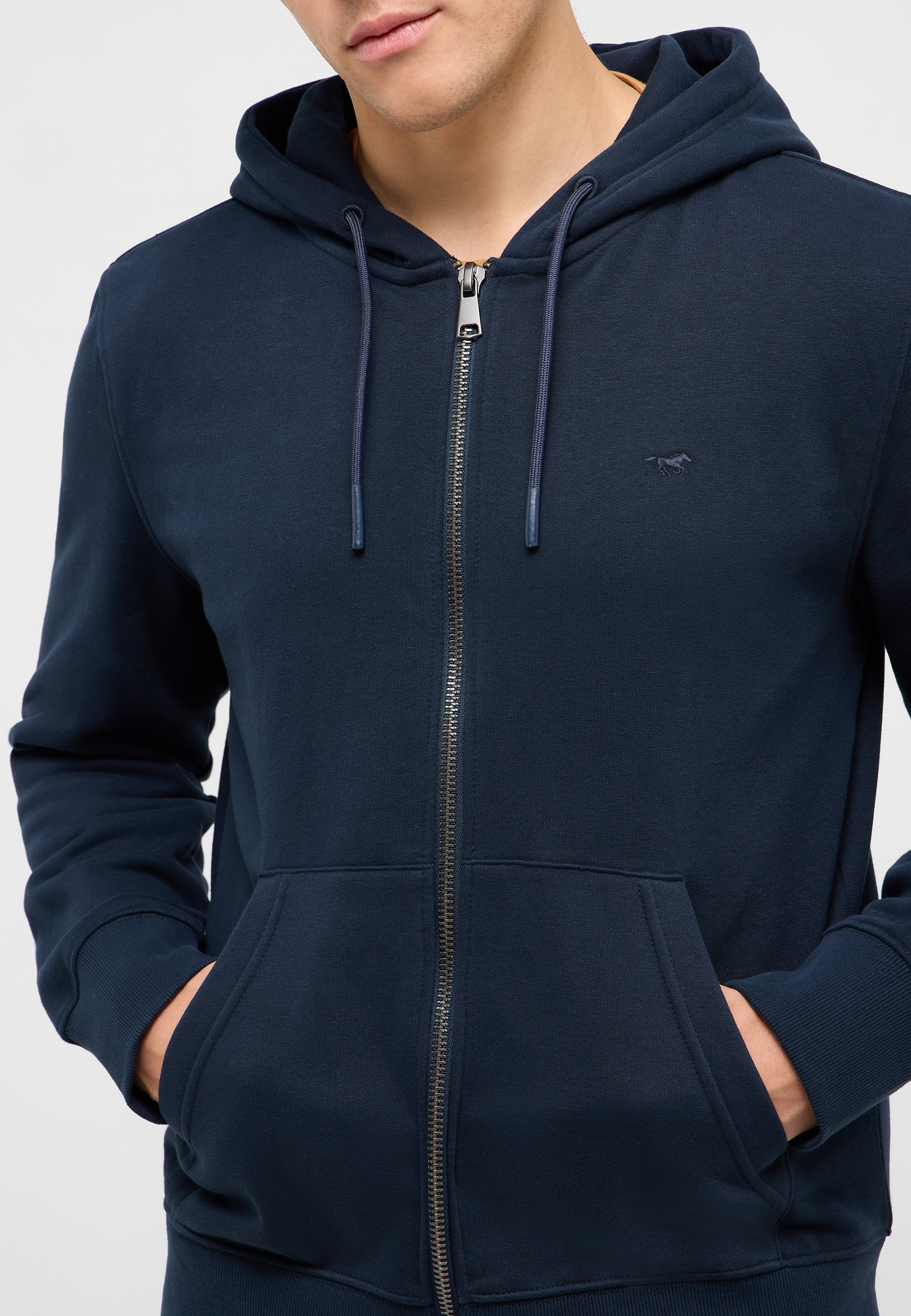 Strickwaren, Pullover, Sweatshirt, Kapuzenpulli, Fleece