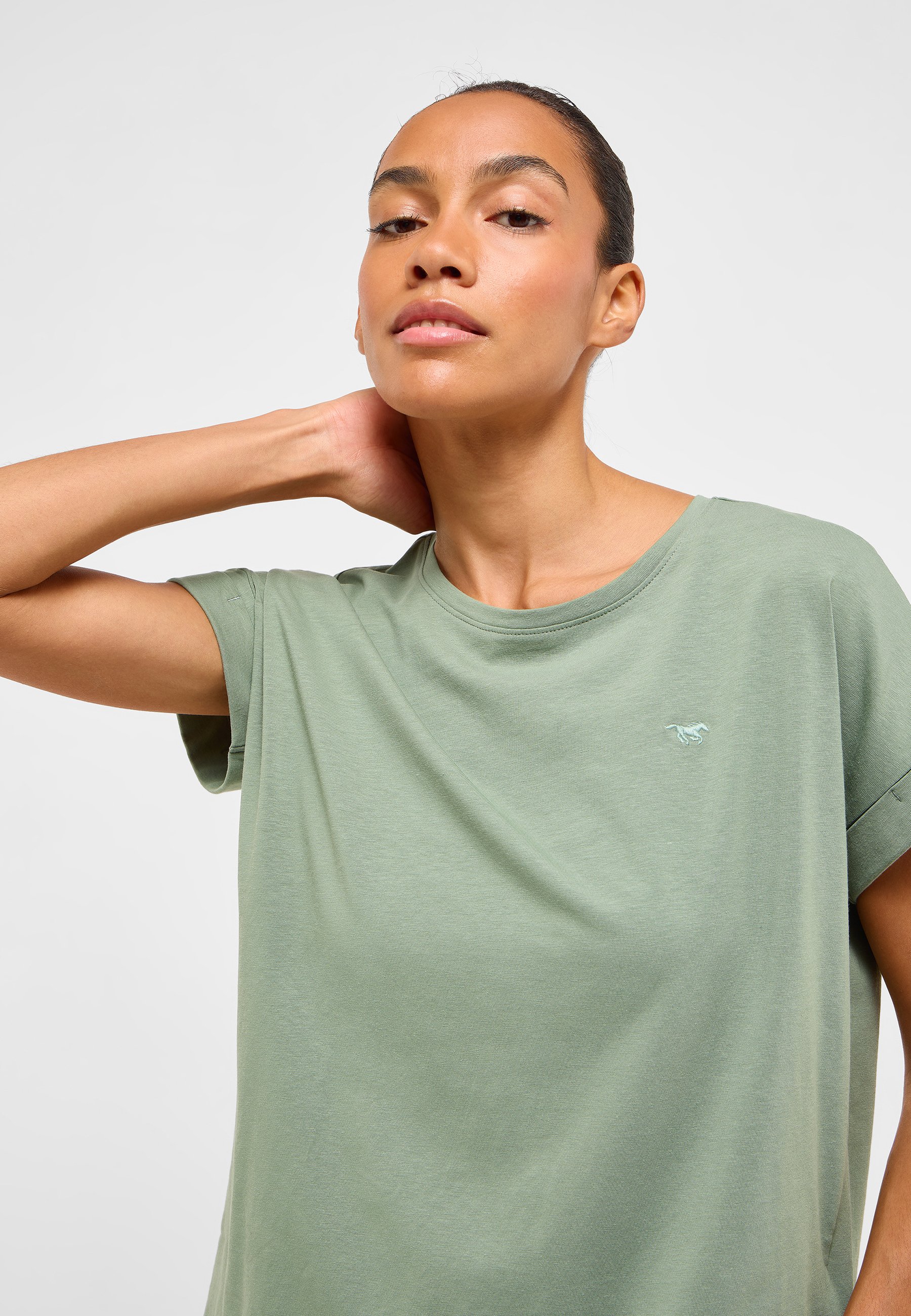 T-shirt, Gesicht, Kopf, Hals, Person