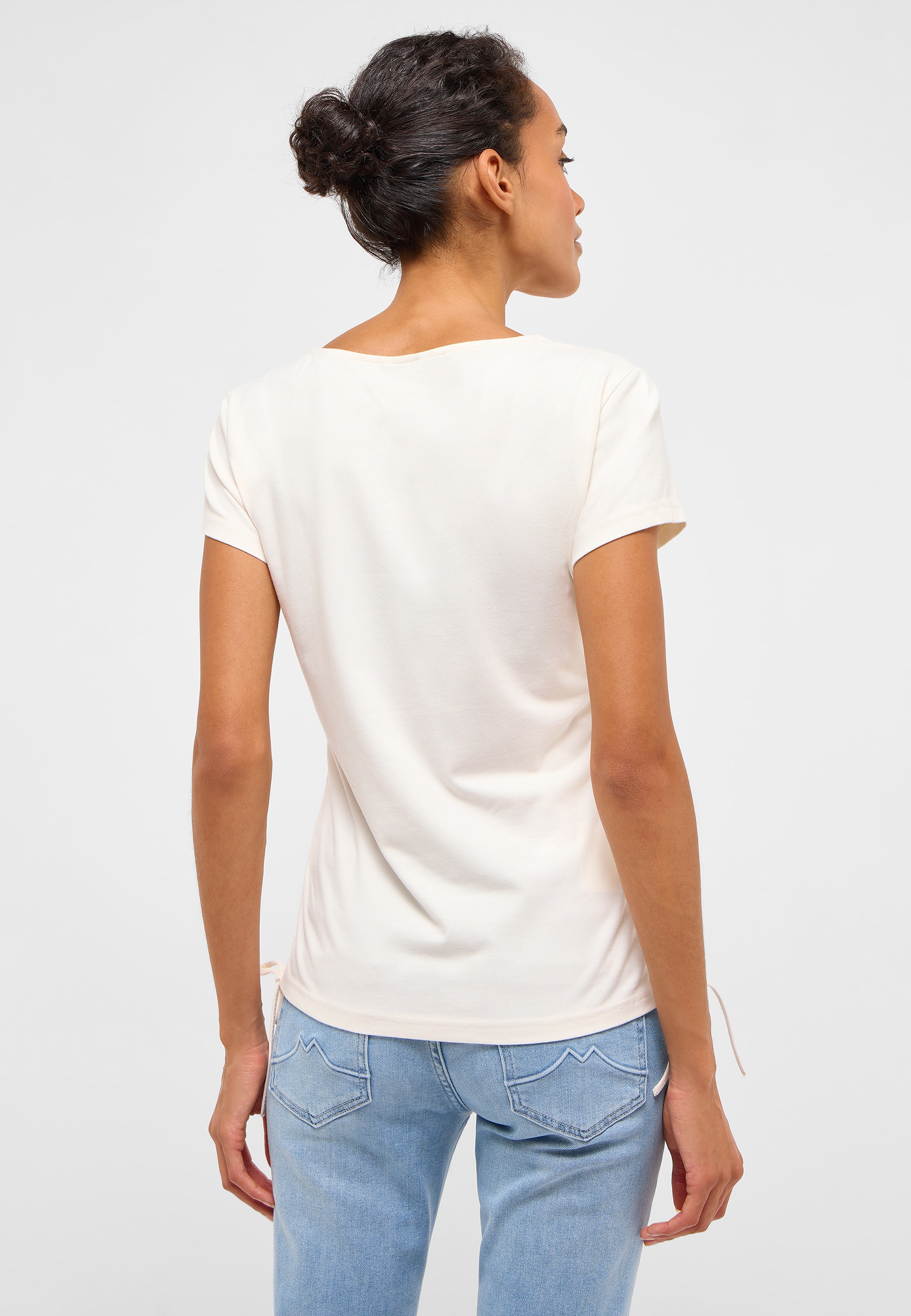 T-shirt, Bluse, Jeans, Person, Ärmel