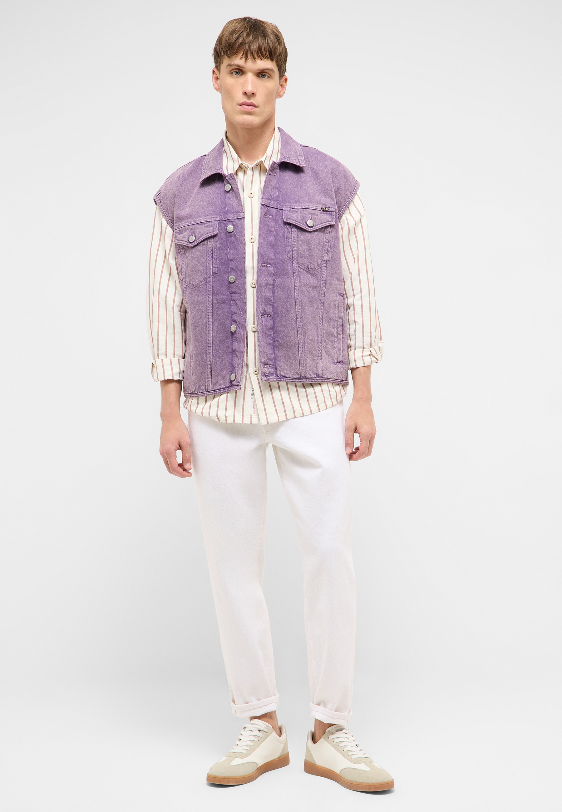 lila jeansweste, jeansweste, strickhemd, gestreifteshemd, outfit-lässig