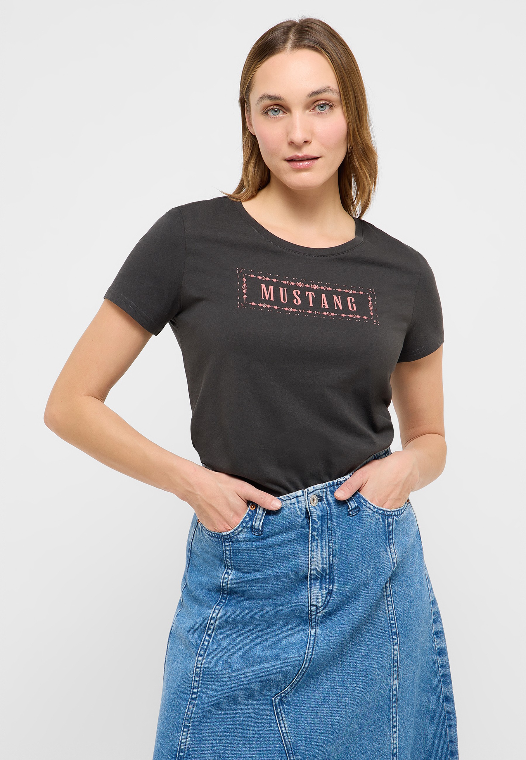 T-shirt, Hosen, Person, Jeans, Ärmel