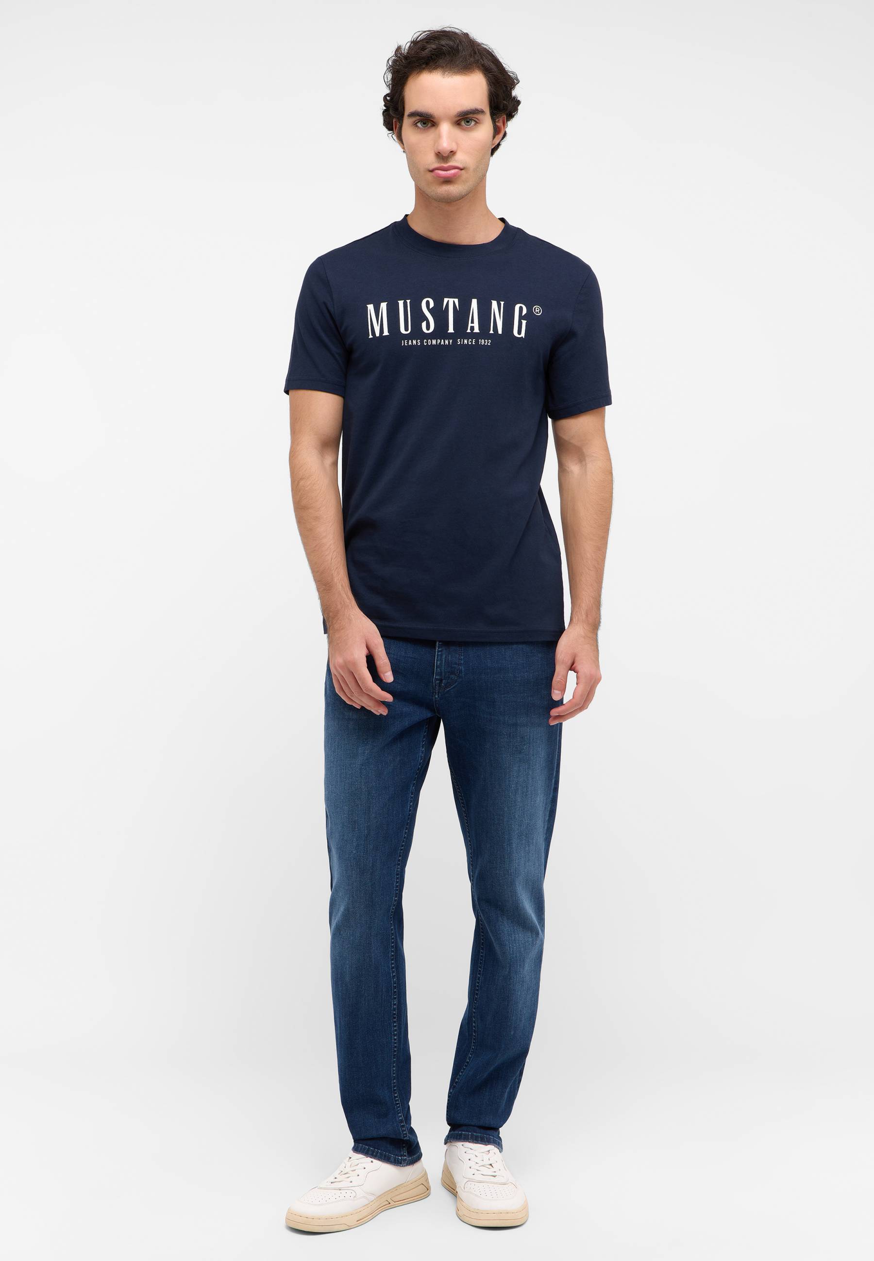 Hosen, T-shirt, Erwachsener, Mann, Person