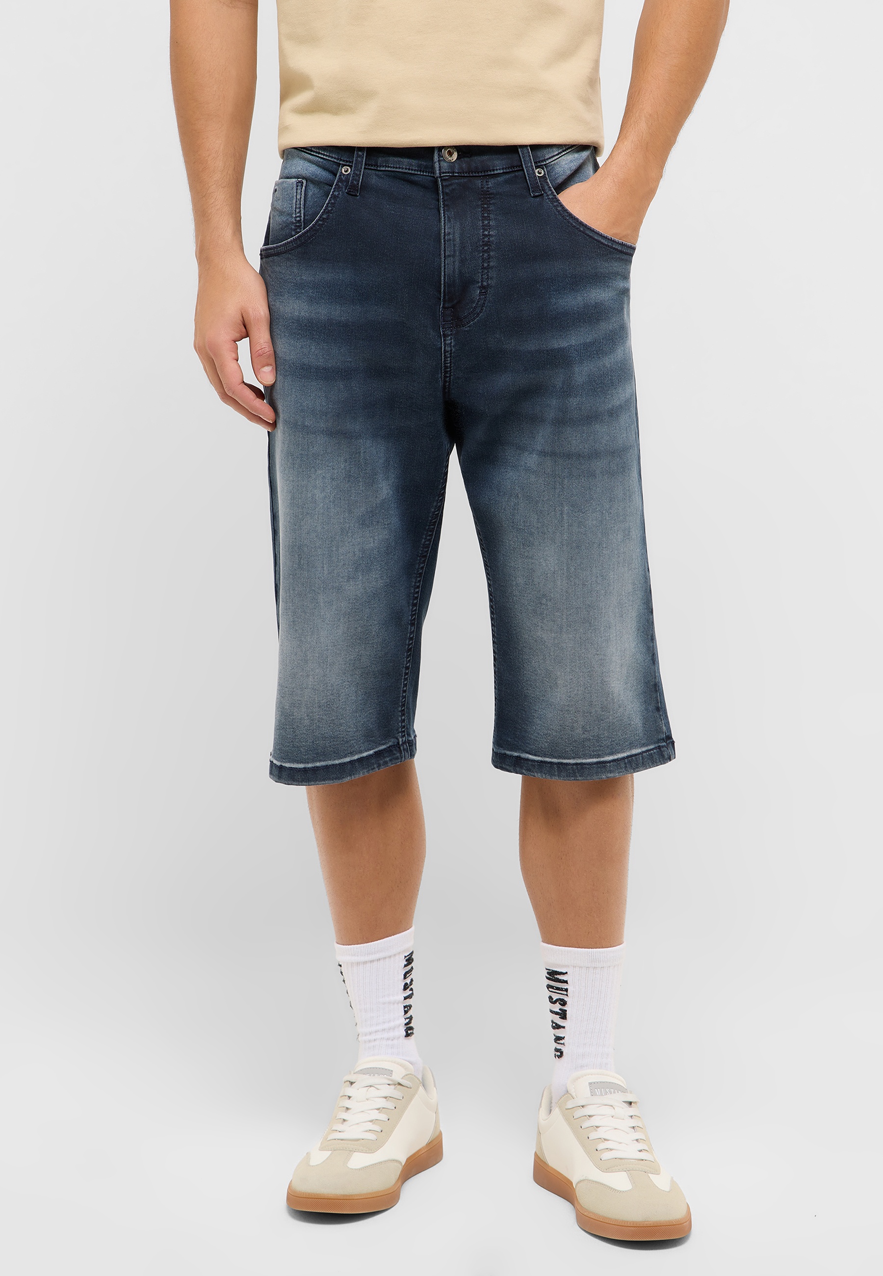 Kurze Hose, Hosen, Schuh, Sneaker, Jeans
