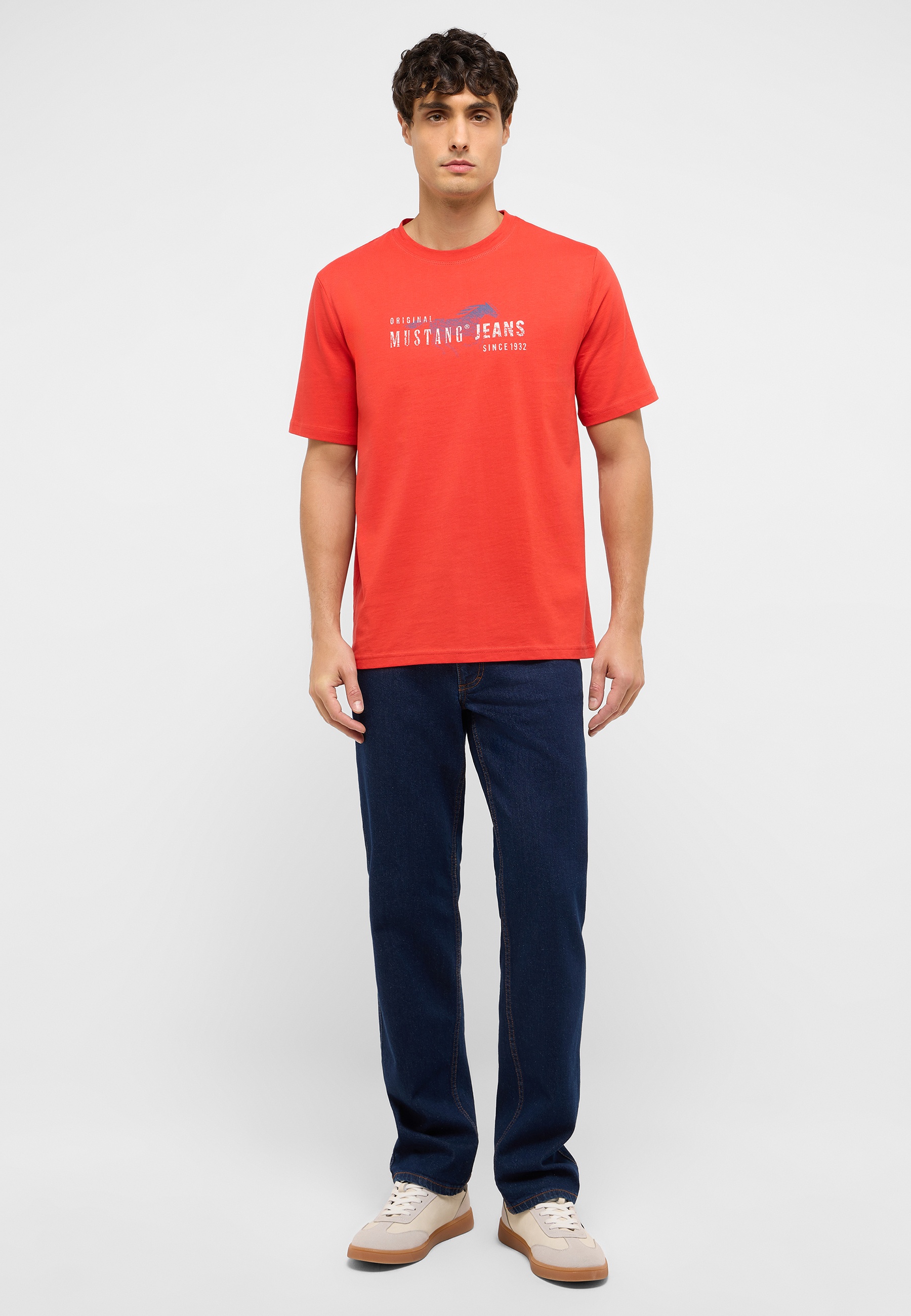 T-shirt, Person, Stehend, Hosen, Jeanshose