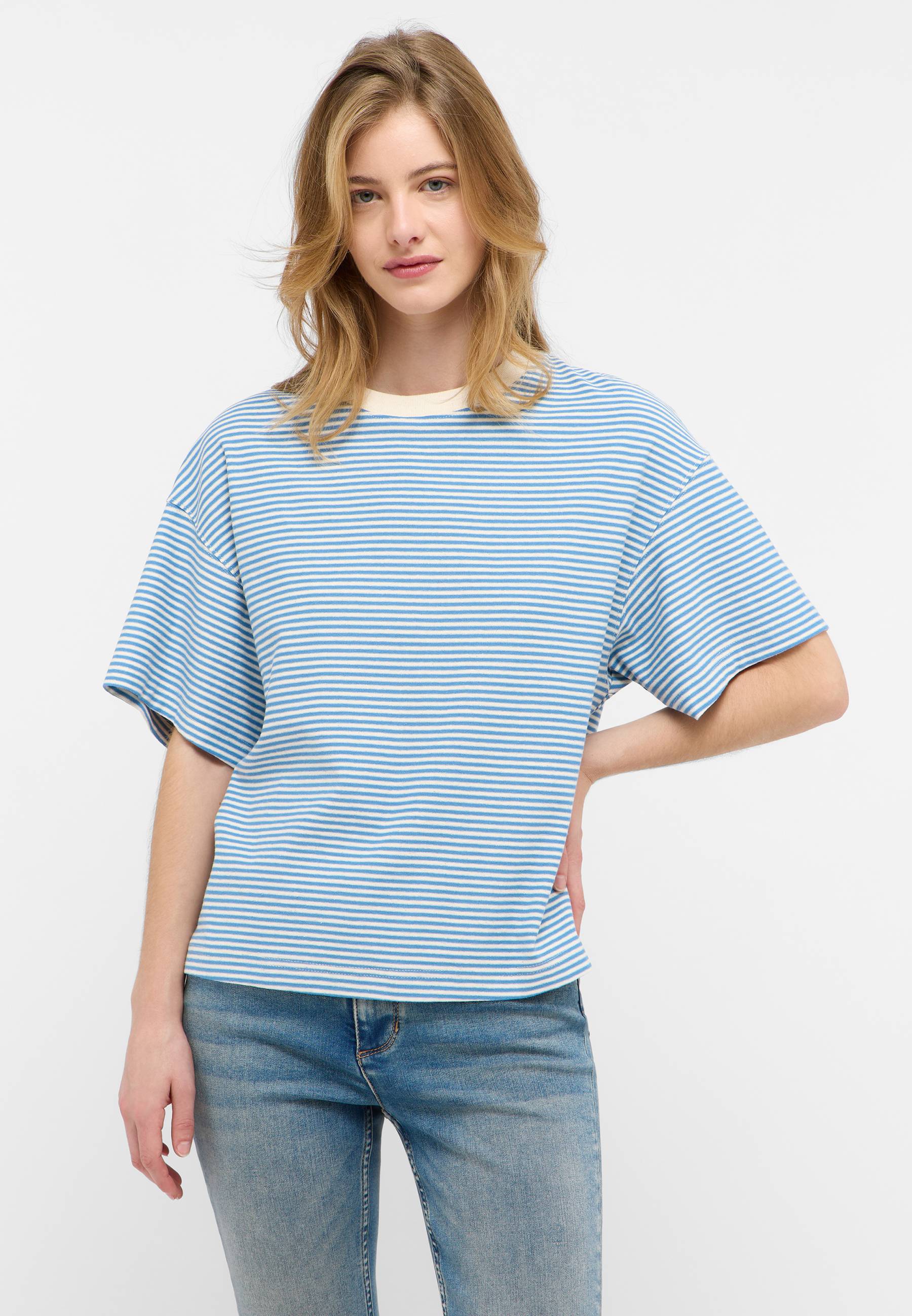 T-Shirt Style Cynthia