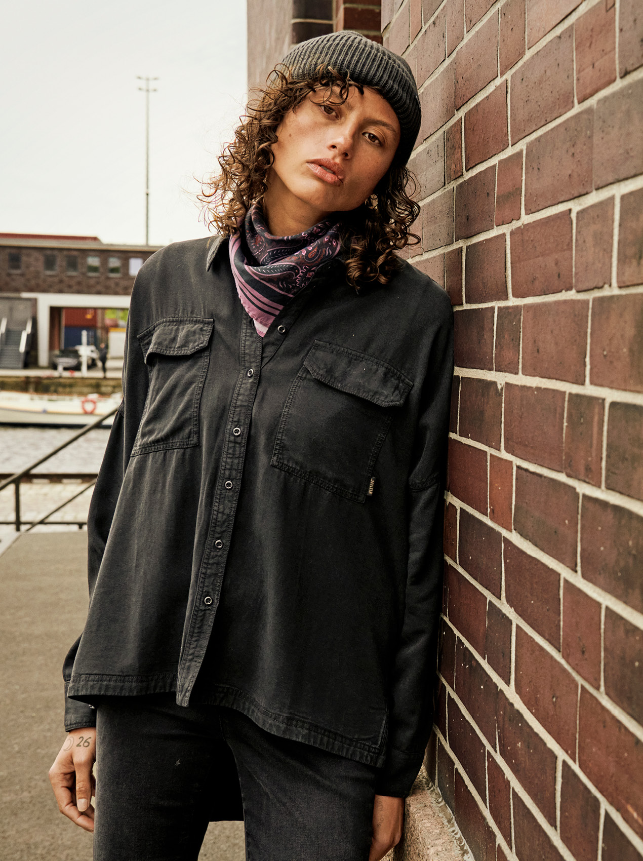 Mantel, Jacke, Mütze, Hosen, Person