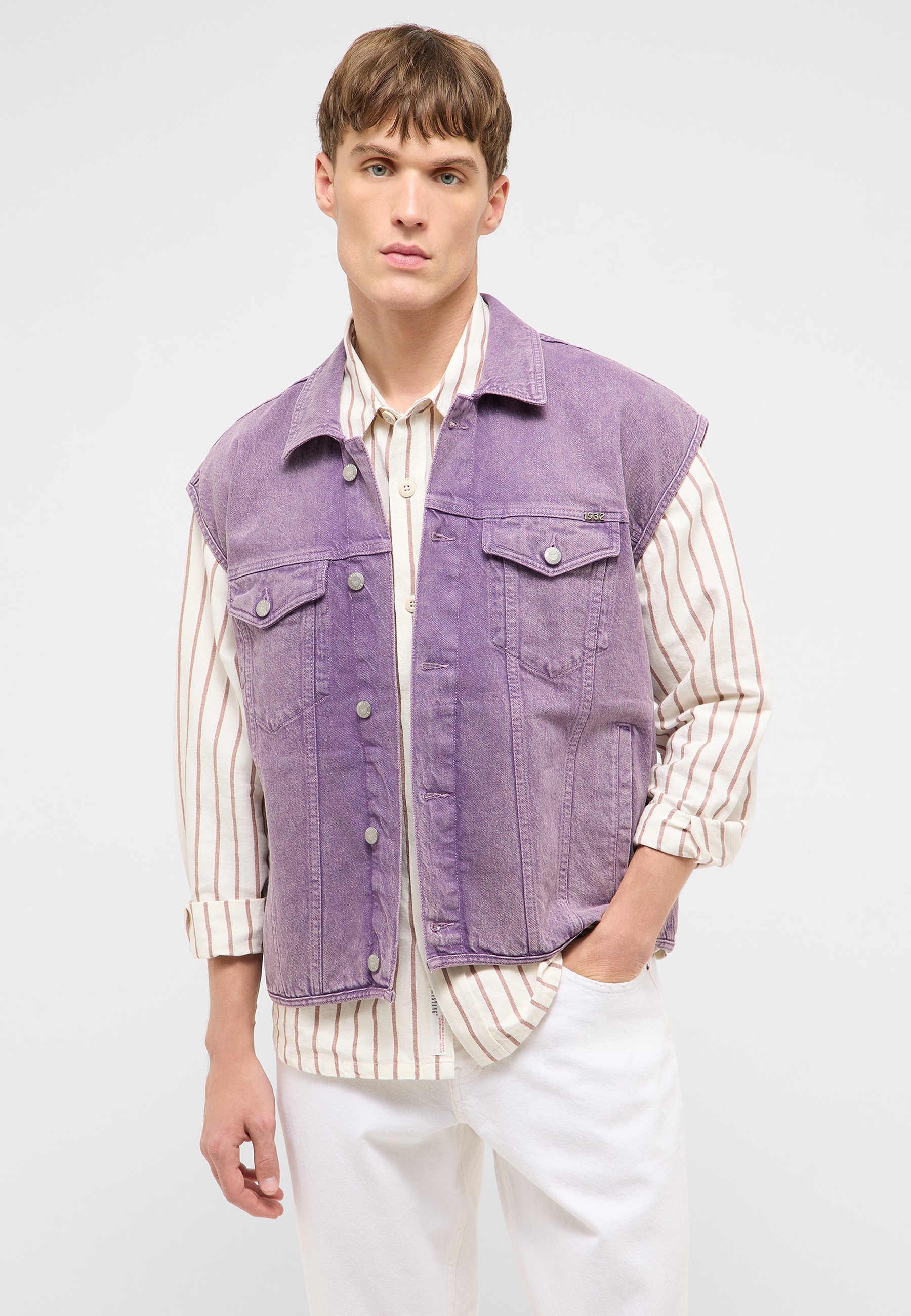lila Jeansweste, Denim-Weste, Strukturierte Weste, langer Ärmellos?, Leinenhemd?
