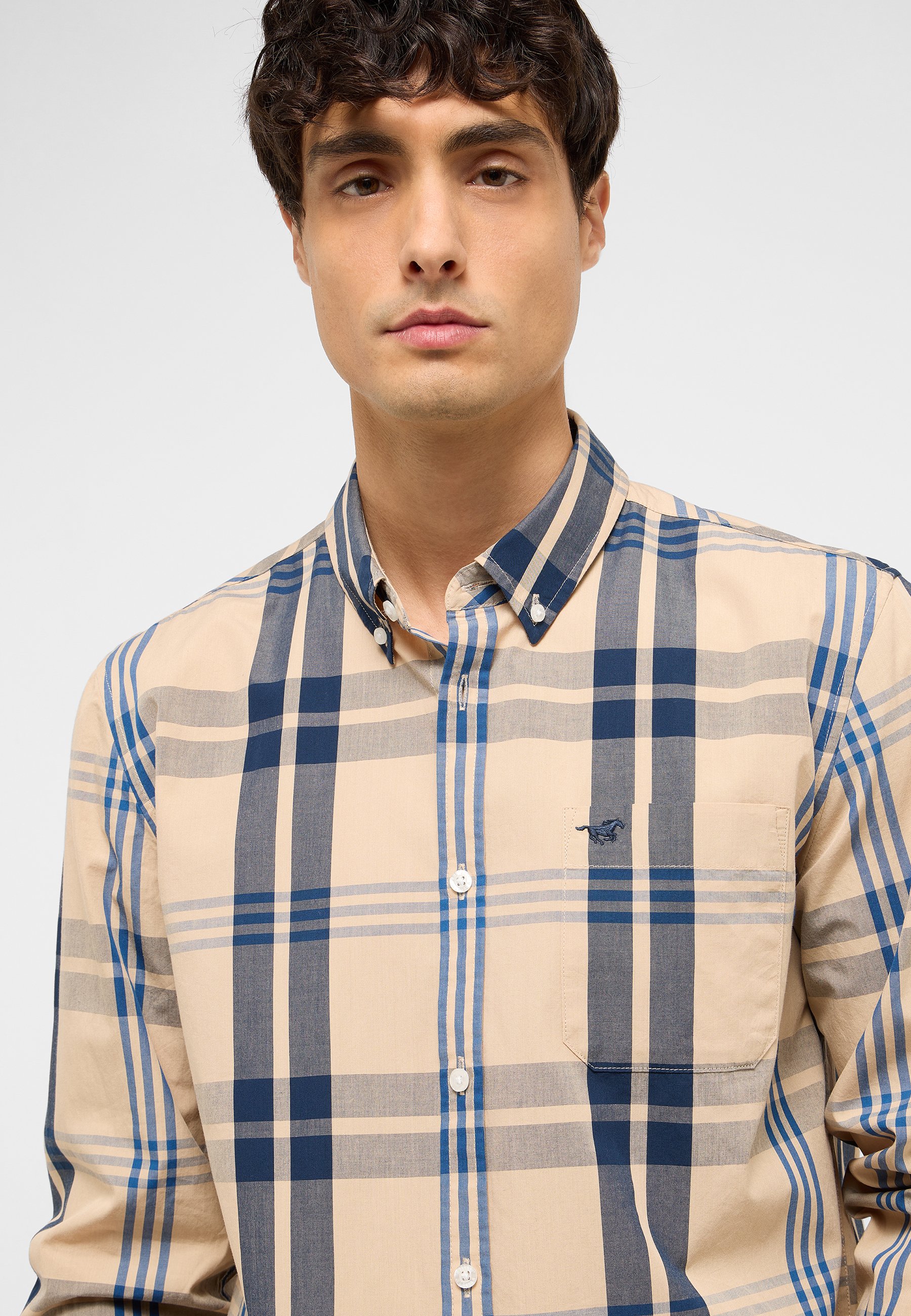 Bekleidung, Hemd, Kleid, Hemd, Person, Gesicht