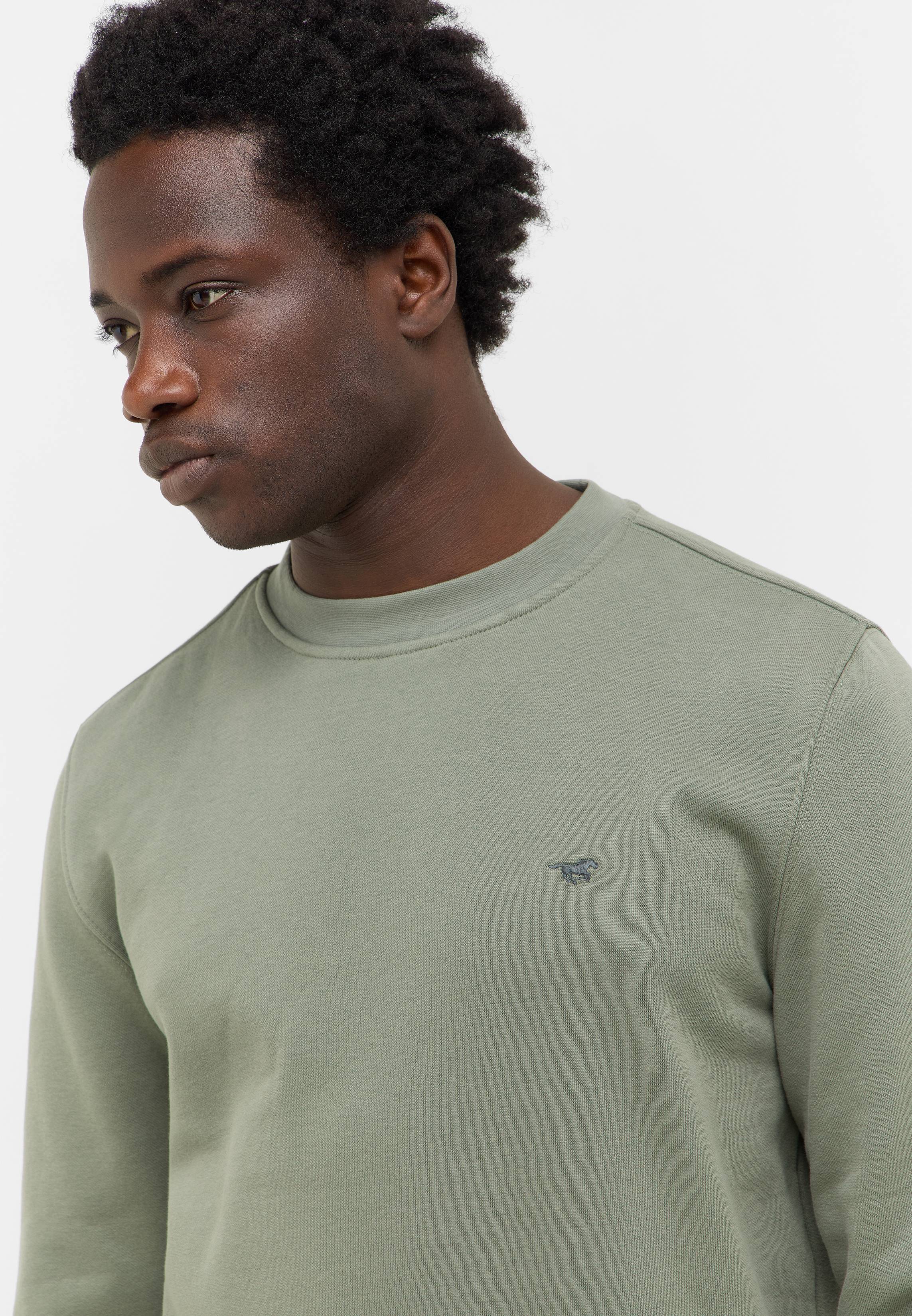 Gesicht, Kopf, Hals, Person, Langarm