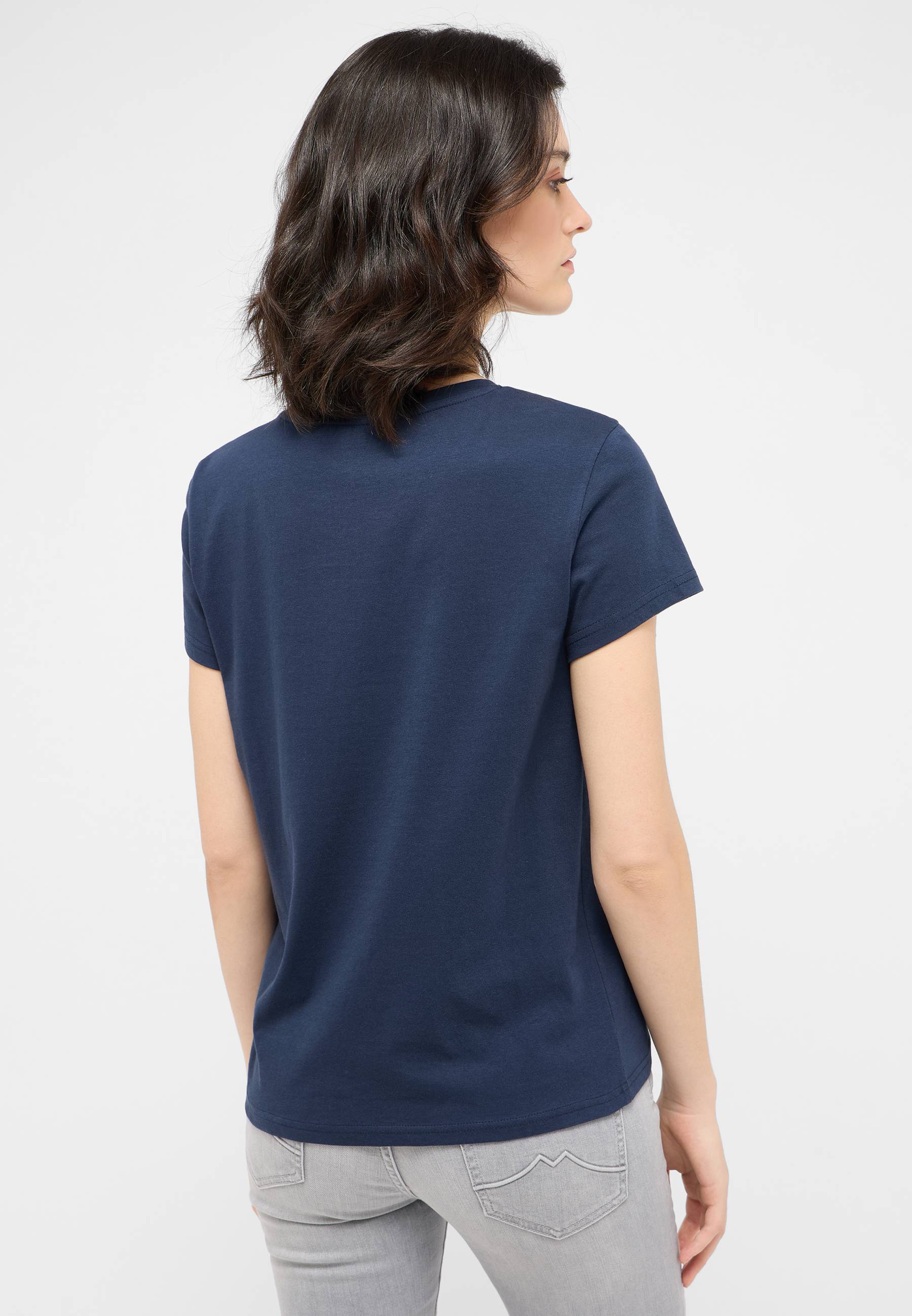 Bekleidung, T-shirt, Ärmel, Bluse, Person