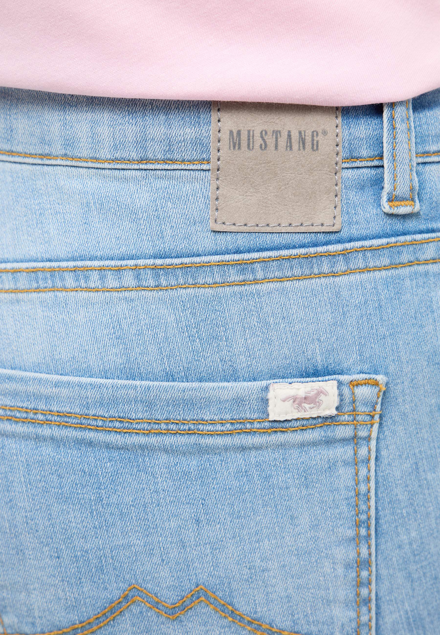 Jeans, Denim, Hintere Tasche, Markenlabel, Zierstiche