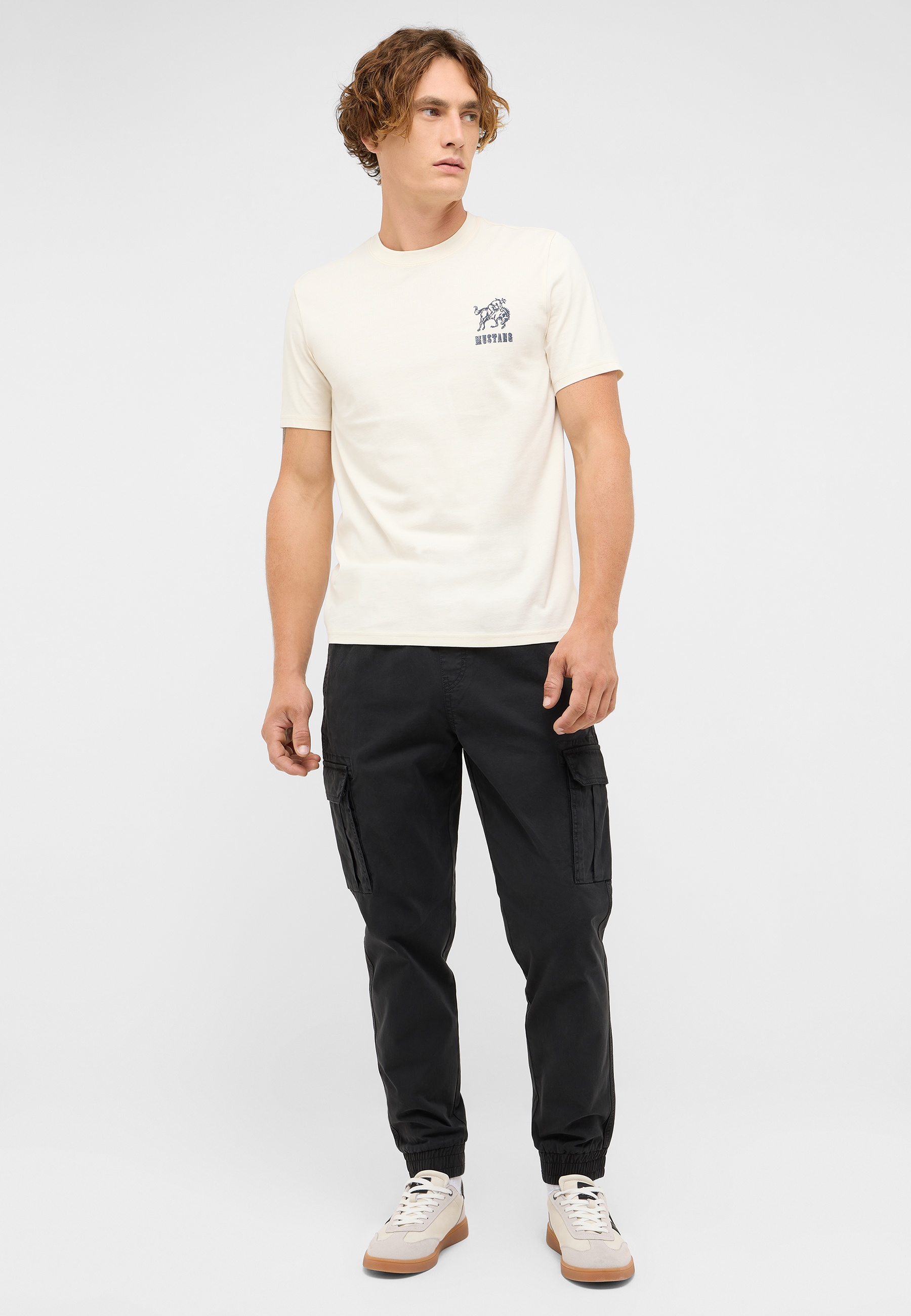 Bekleidung, T-shirt, Hosen, Person