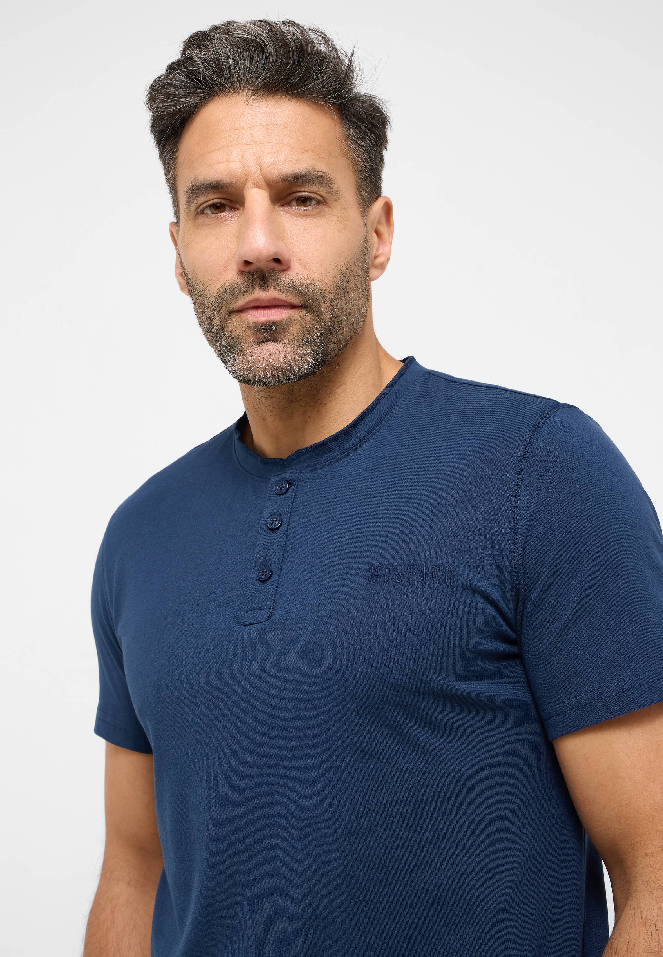 T-shirt, Gesicht, Kopf, Person, Hals