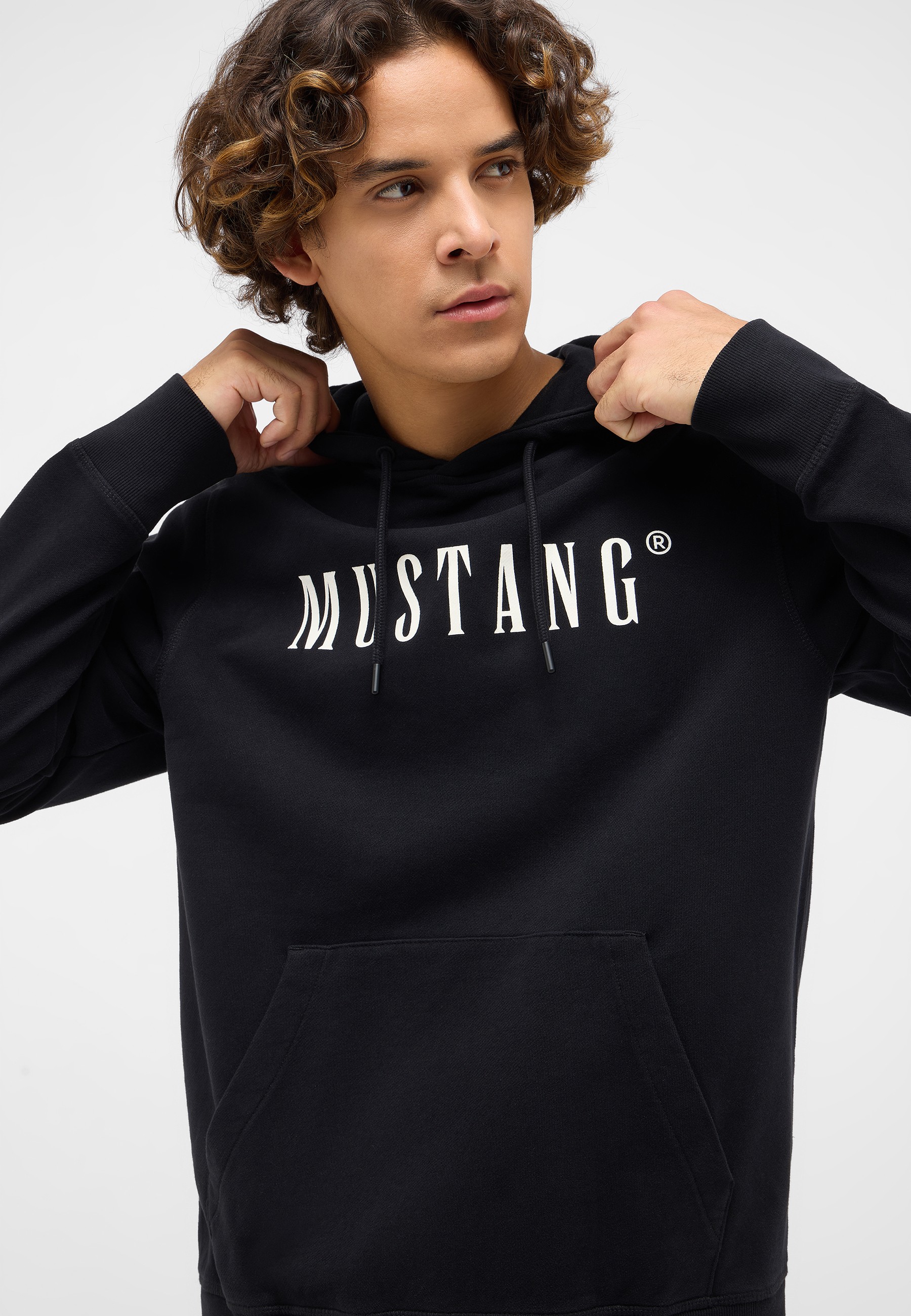 Strickwaren, Pullover, Sweatshirt, Kapuzenpulli, T-shirt