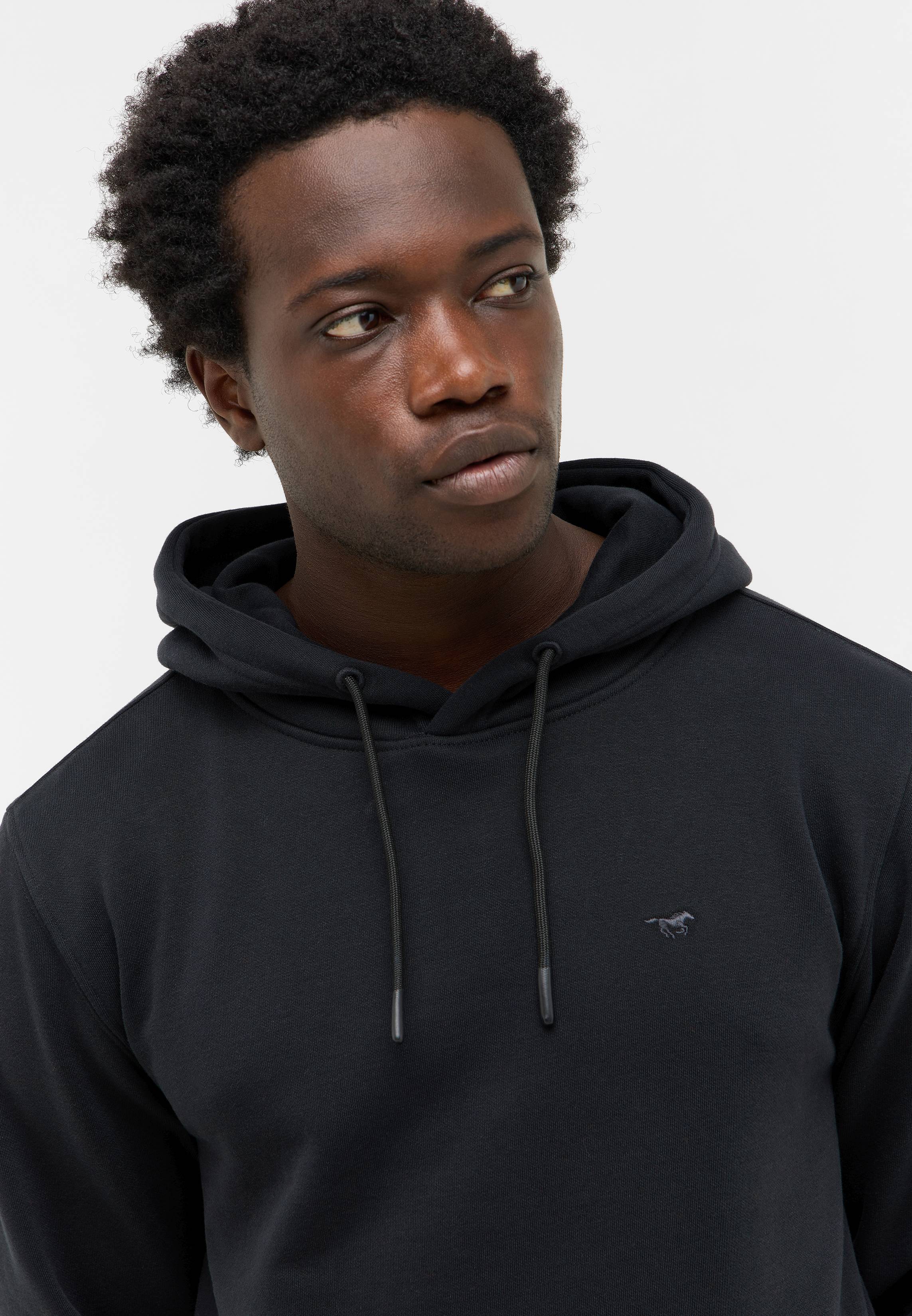 Strickwaren, Pullover, Sweatshirt, Kapuzenpulli, Portrait