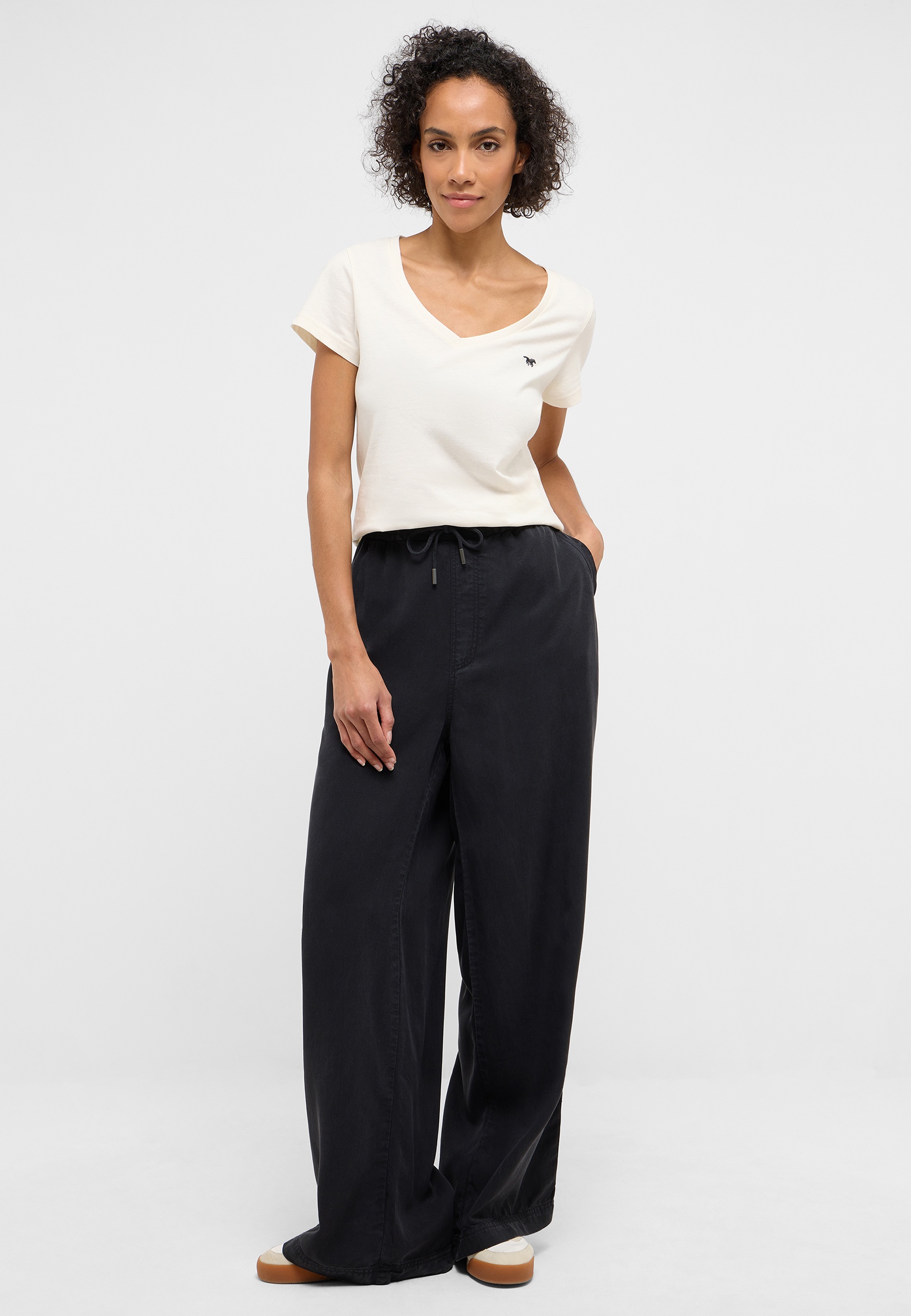 Hosen, Bluse, Erwachsener, Person, Frau