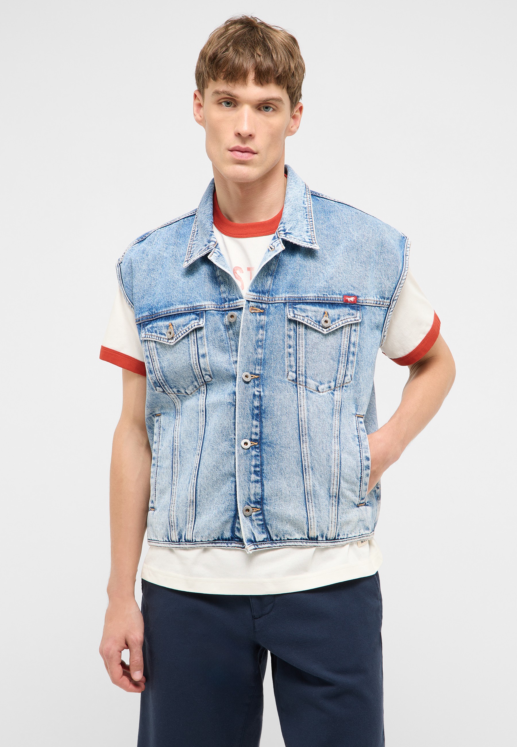 Denimweste, Knopfleiste, Ärmellos, Hellwaschung, Taschen