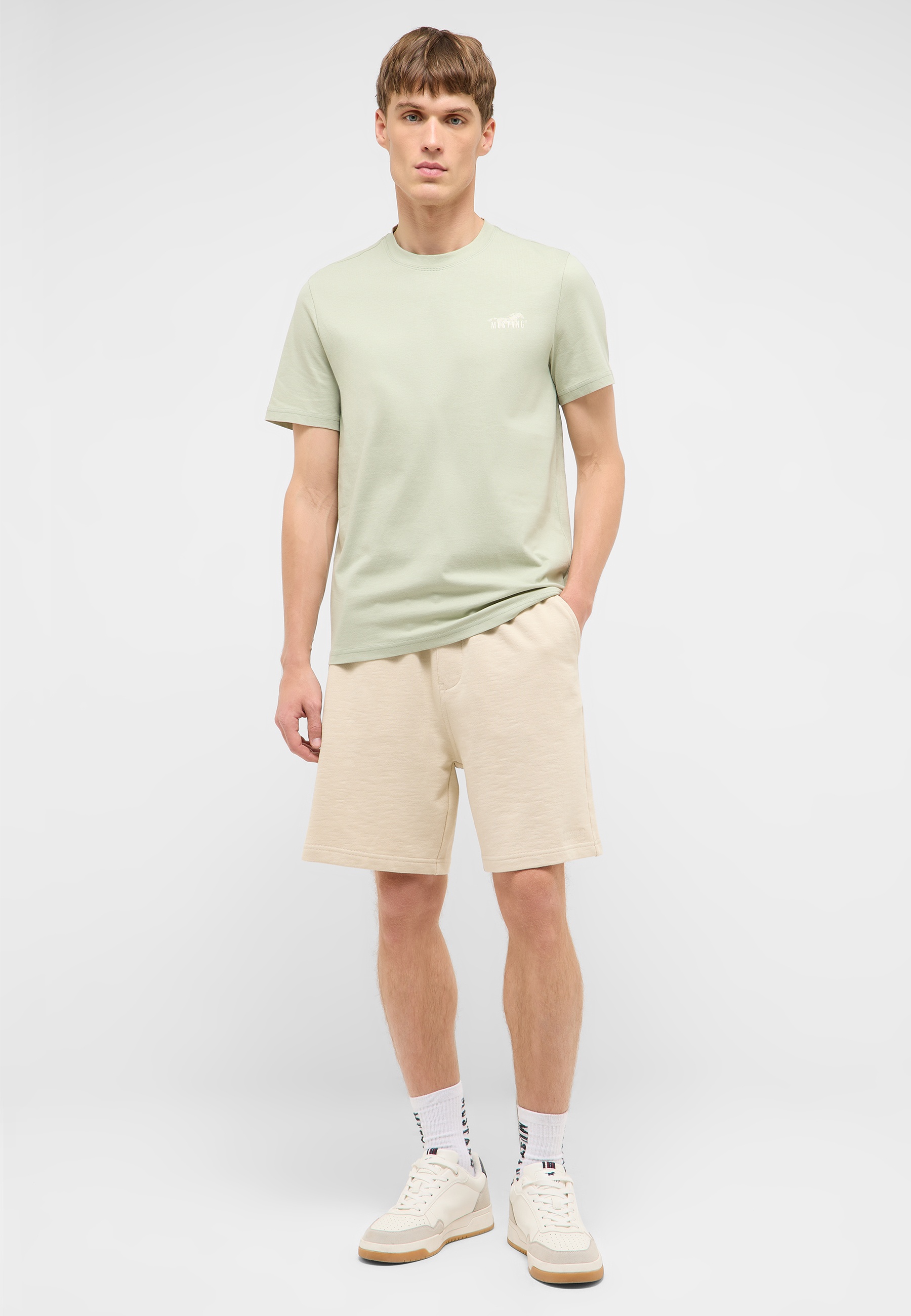 T-Shirt, Rundhalsshirt, Shorts, Beige Shorts, Mintgrün