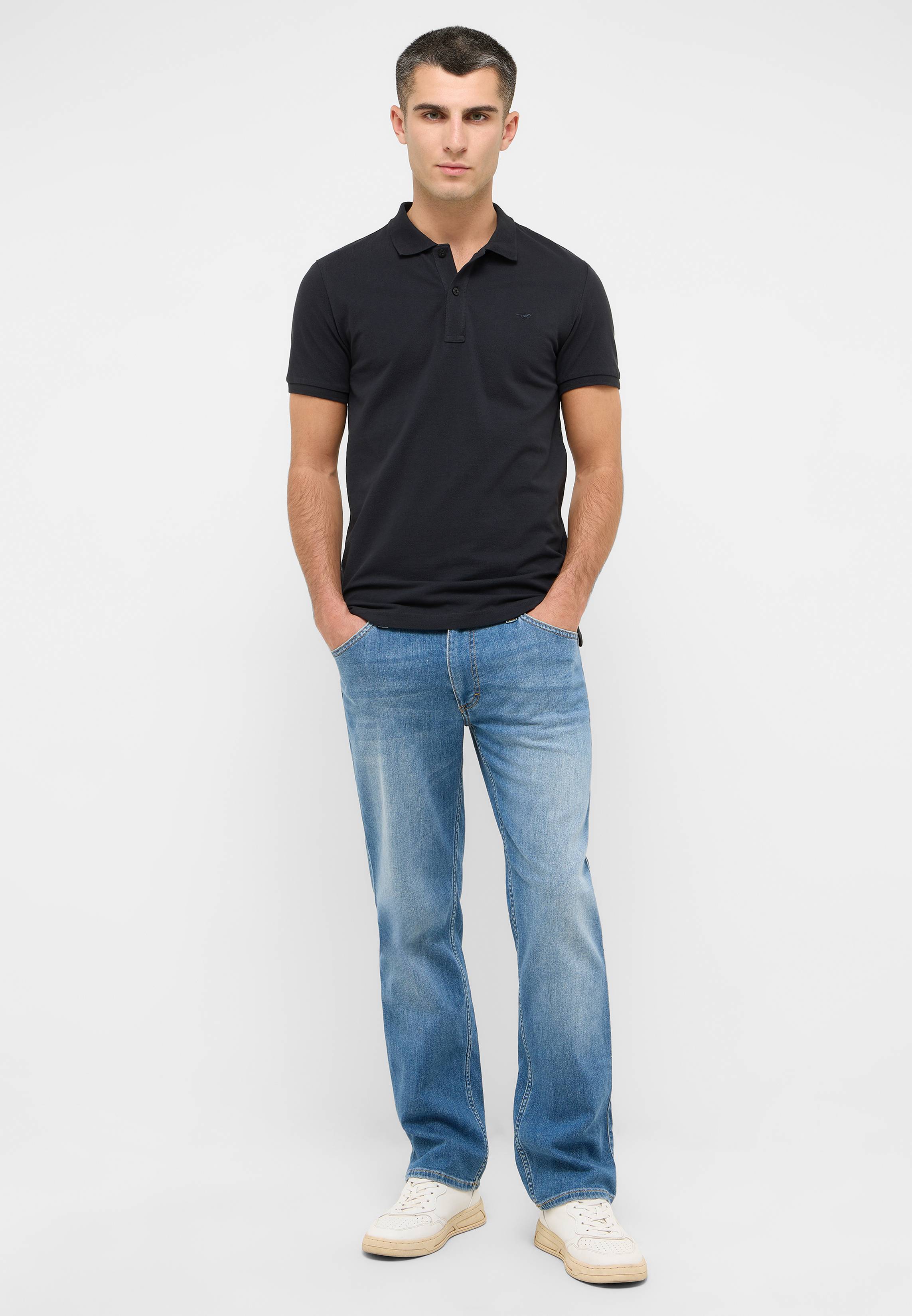 Hosen, Jeans, T-shirt, Person, Stehend