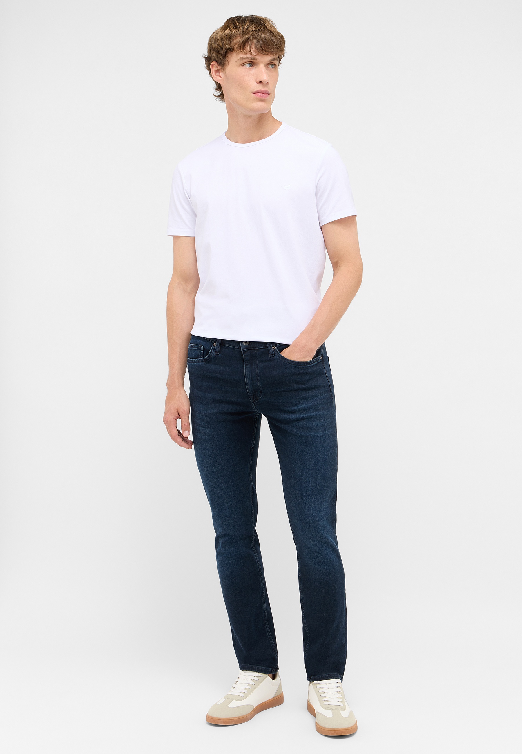 Hosen, T-shirt, Jeans, Person, Stehend