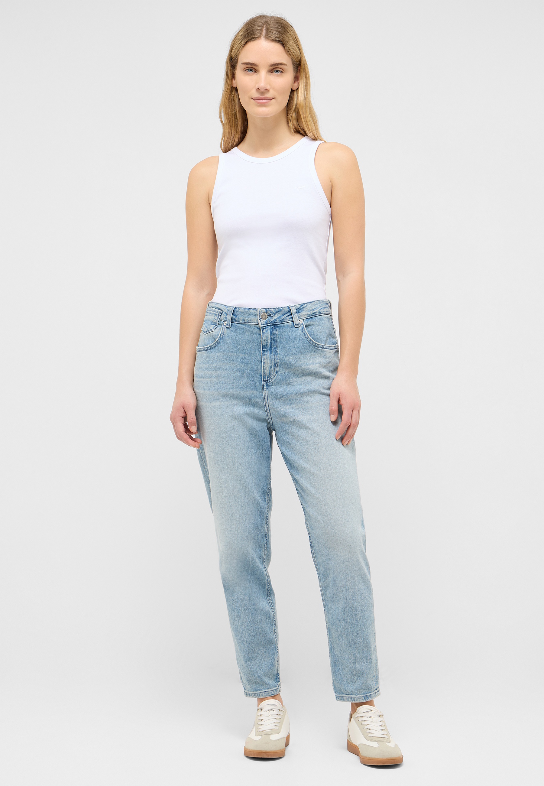 weißer Tanktop, blaue Jeans, Denim, High Waist, casual Outfit