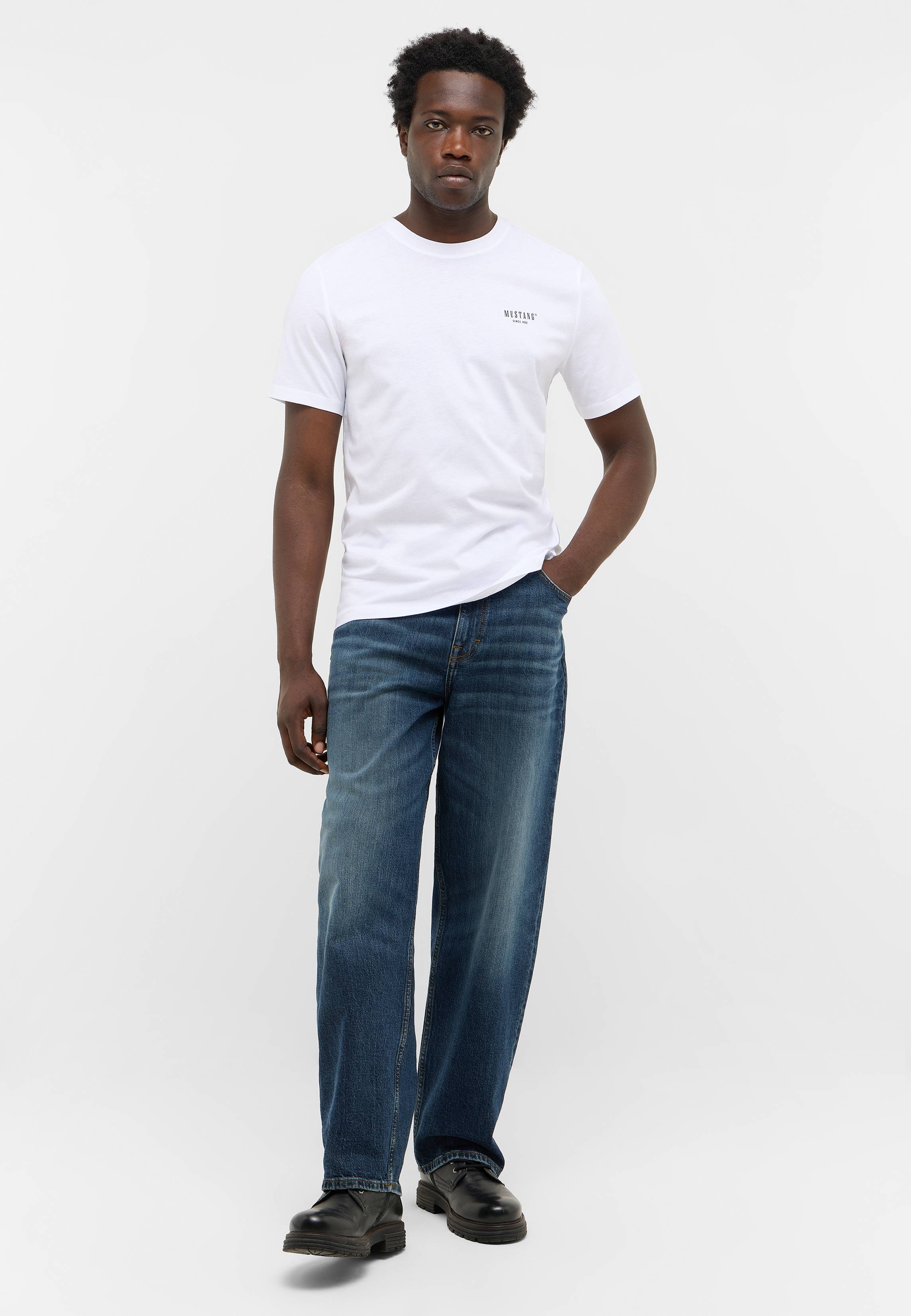 Hosen, T-shirt, Person, Stehend, Jeanshose